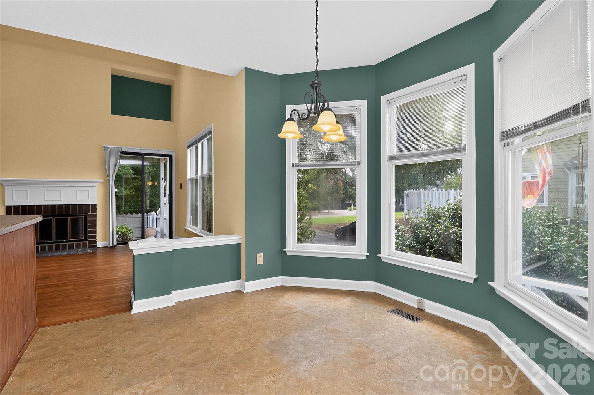 10316 Johns Towne Dr, Charlotte, NC 28210