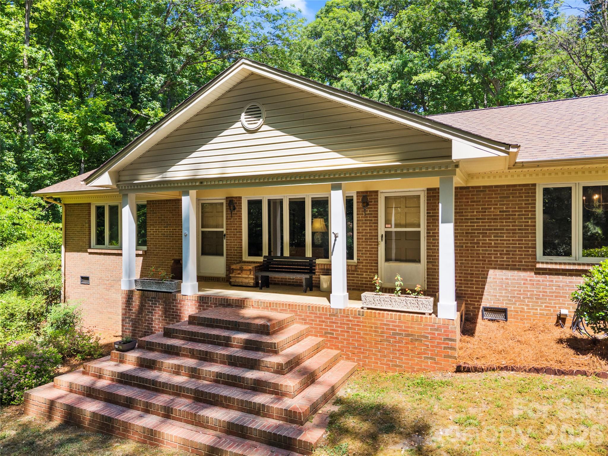 3426 Driftwood Dr, Gastonia, NC 28056