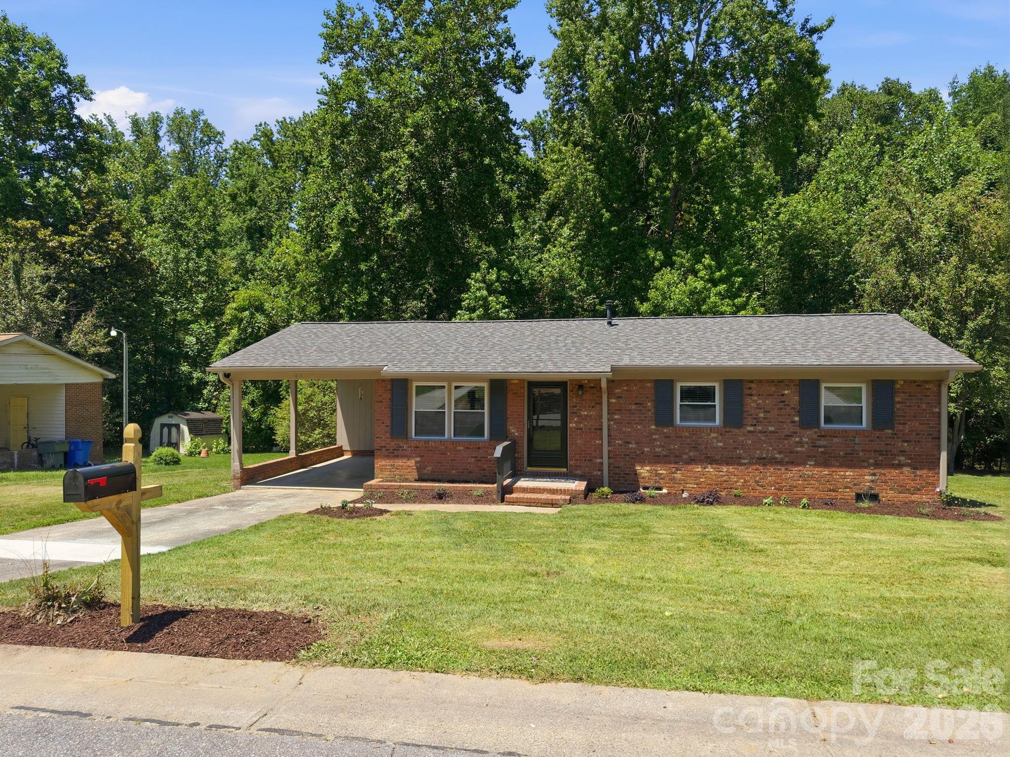413 E Mclelland Ave, Mooresville, NC 28115