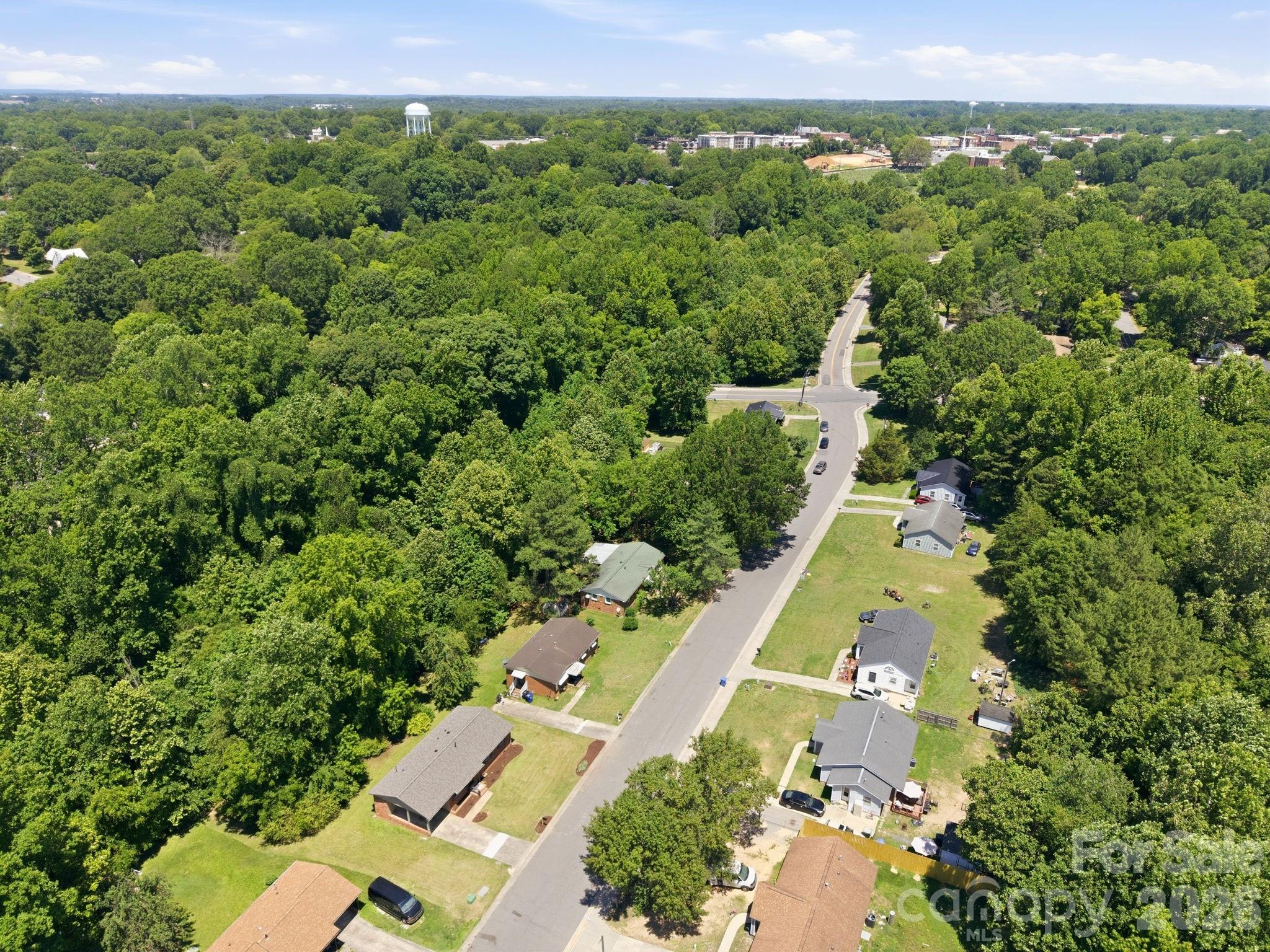 413 E Mclelland Ave, Mooresville, NC 28115