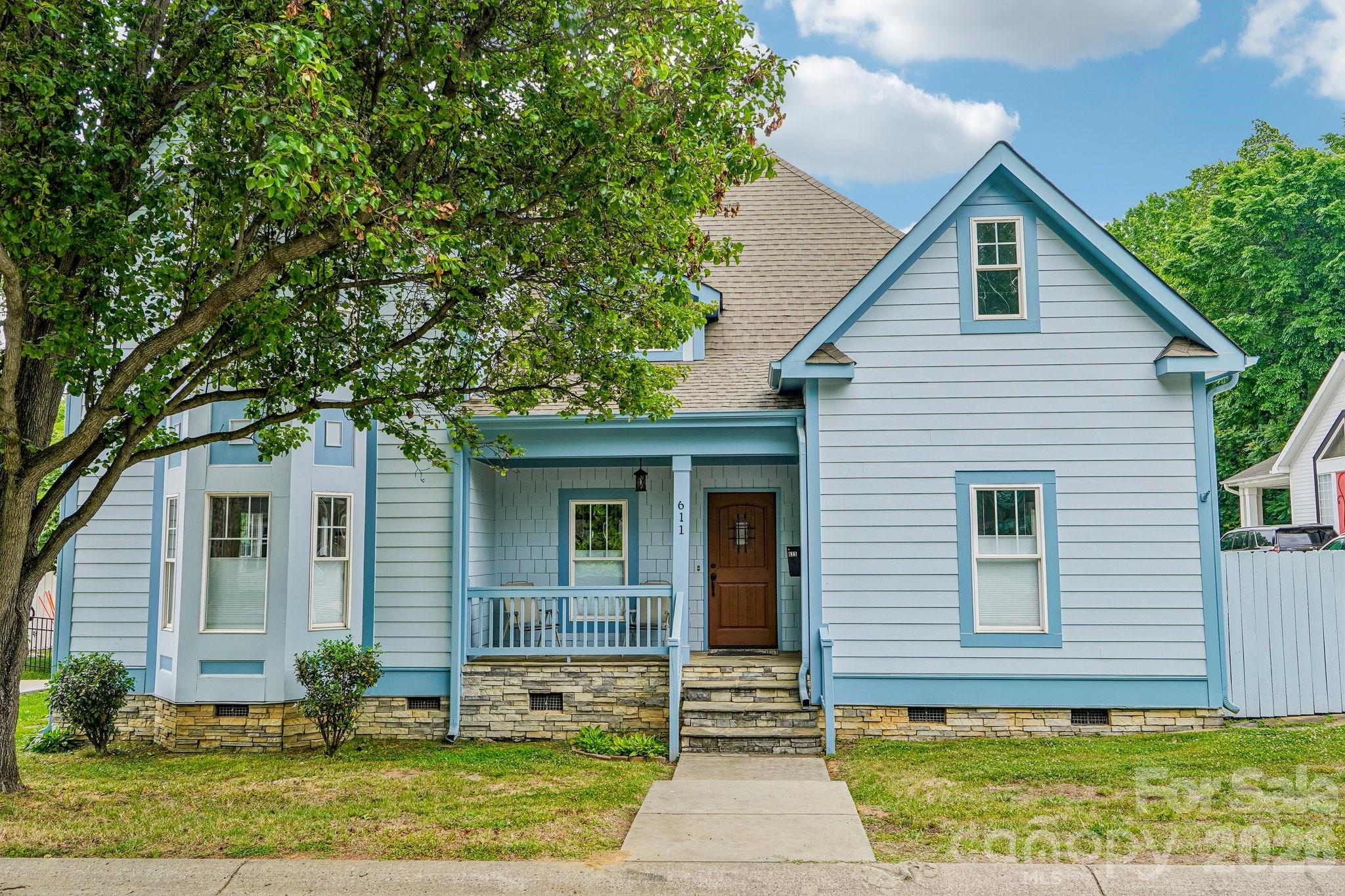 611 E 37th St, Charlotte, NC 28205