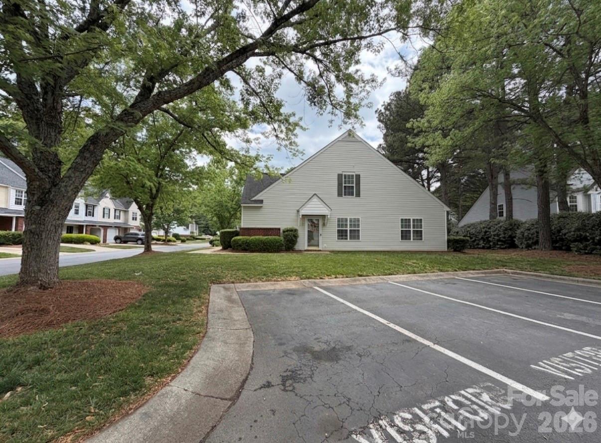 10206 University Park Ln, Charlotte, NC 28213