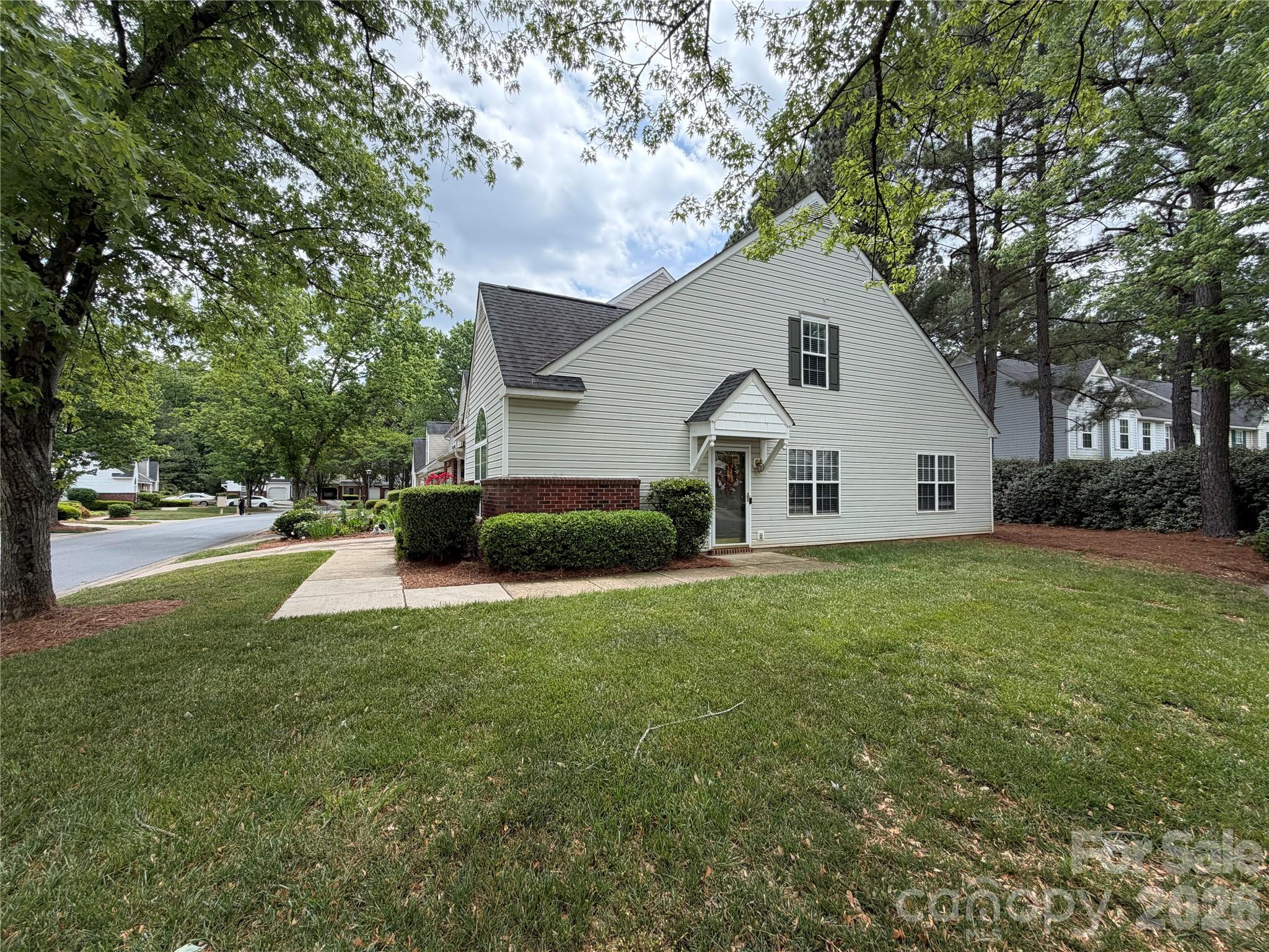 10206 University Park Ln, Charlotte, NC 28213