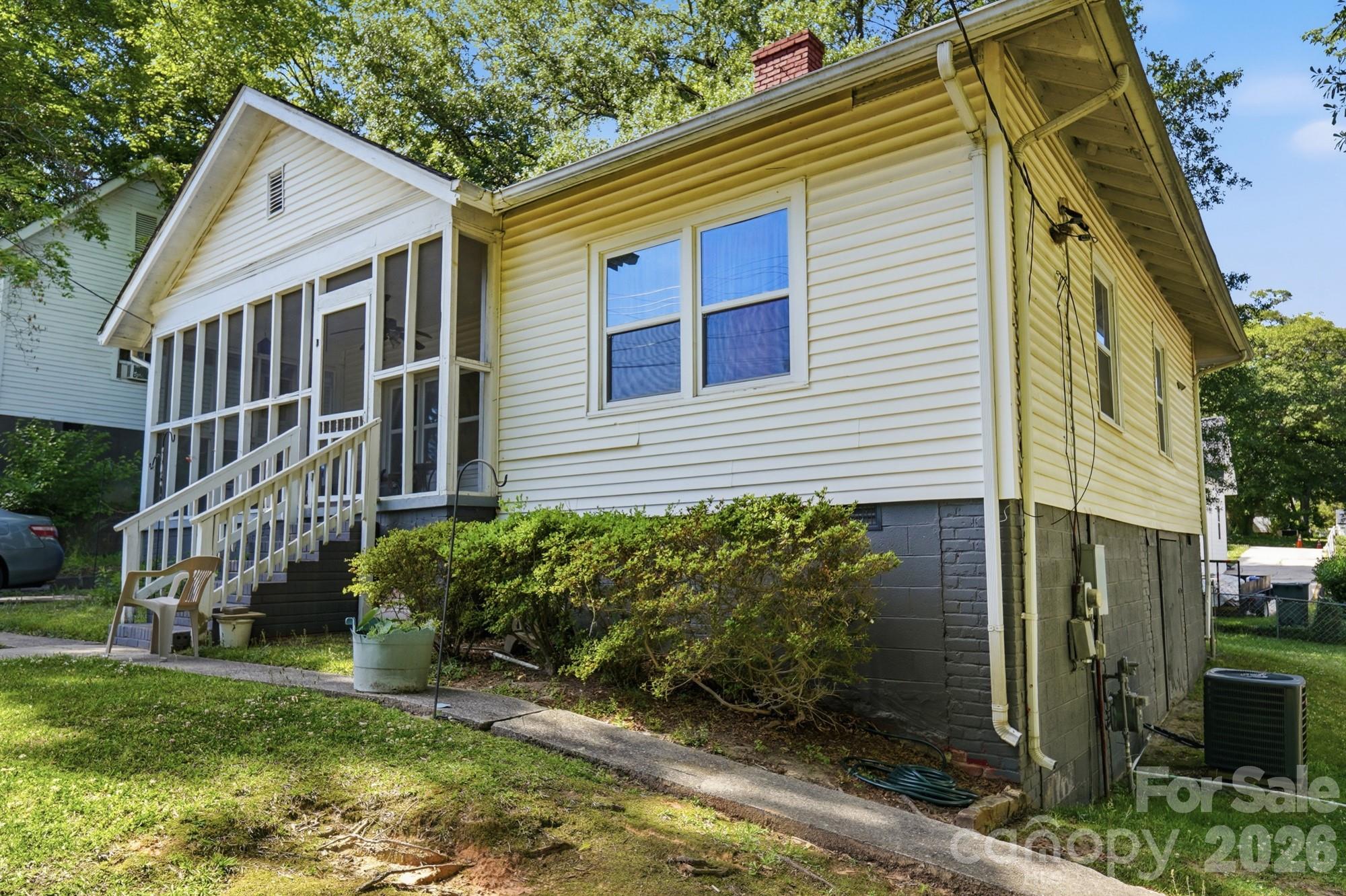 1018 W 5th Ave, Gastonia, NC 28052