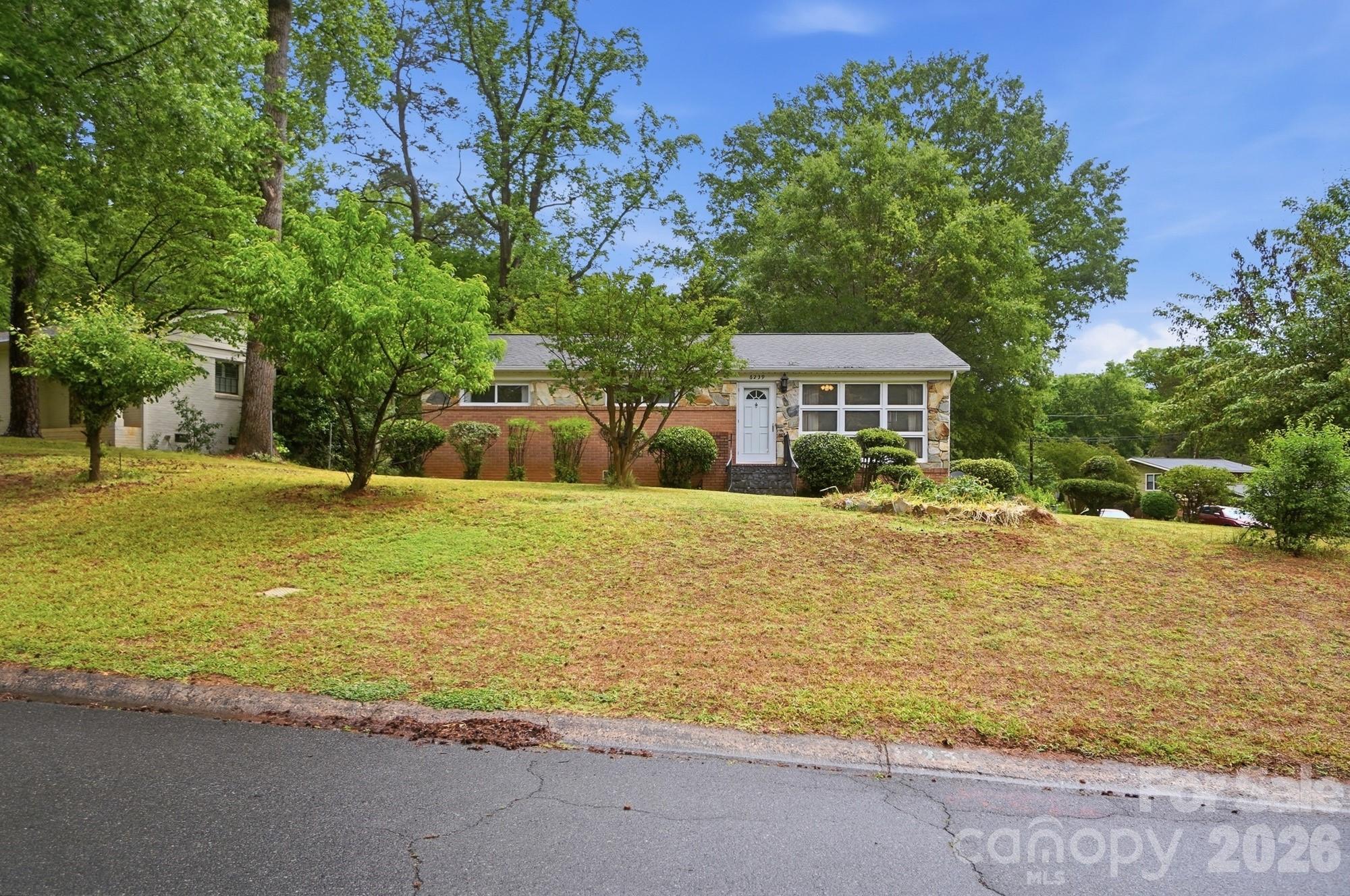6239 Netherwood Dr, Charlotte, NC 28210
