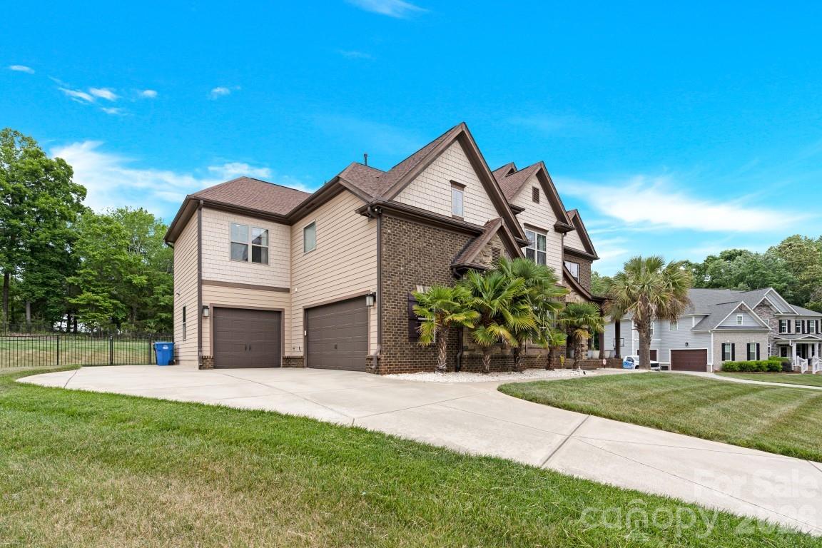 125 Leeward Shoals Ln, Mooresville, NC 28117