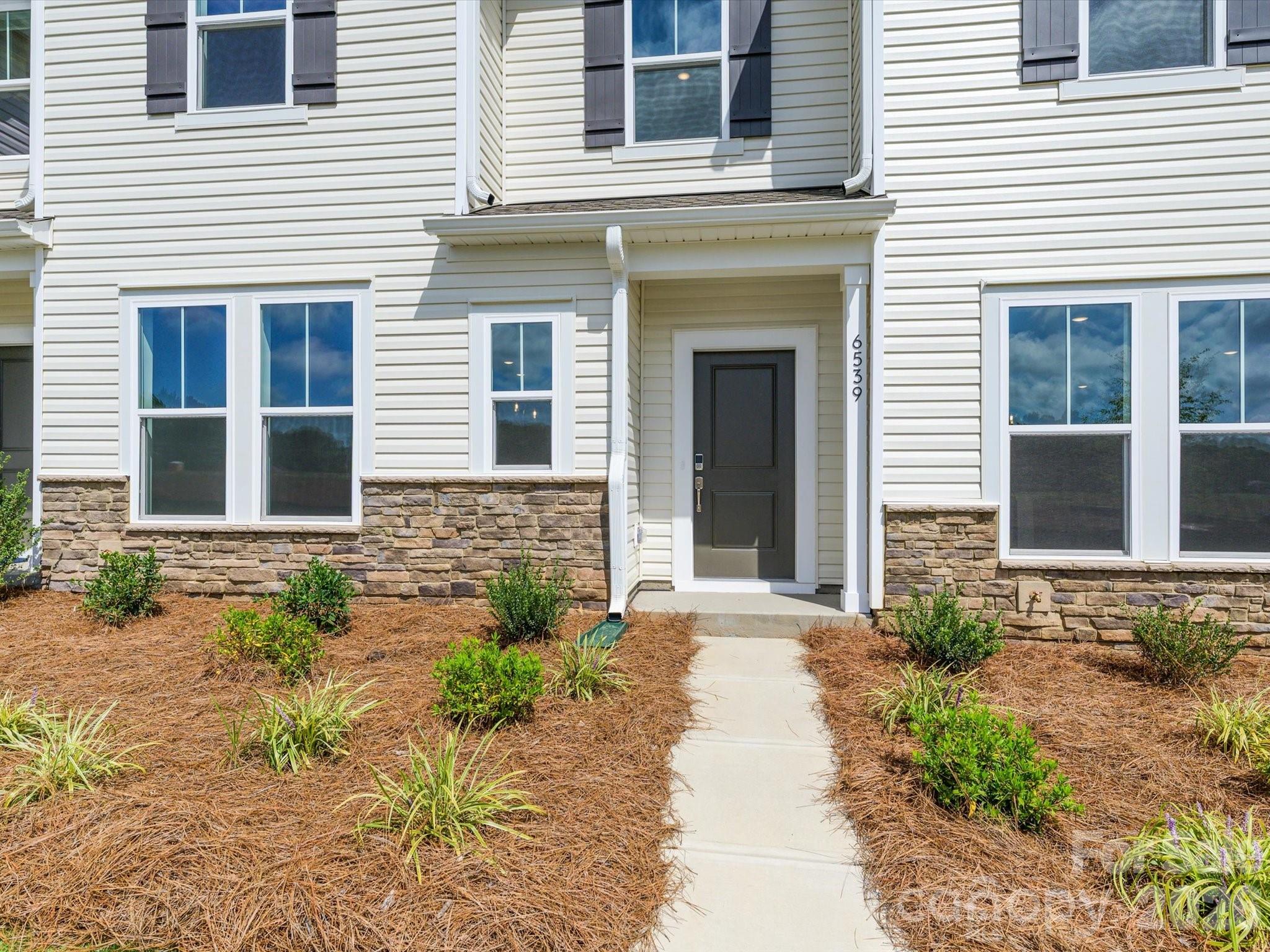 6539 Fire Lily Ln, Charlotte, NC 28216