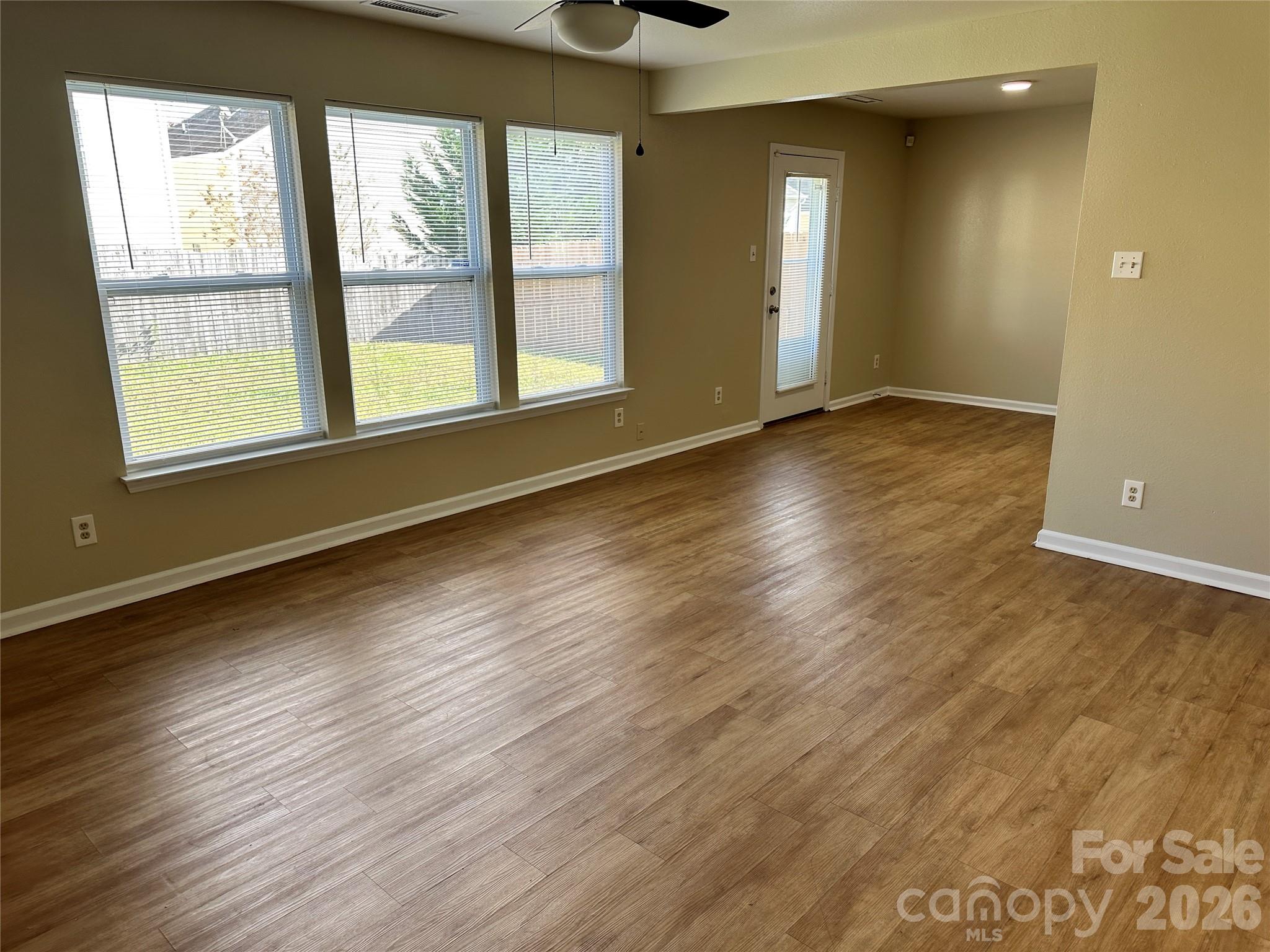 3042 Meadow Knoll Dr, Charlotte, NC 28269