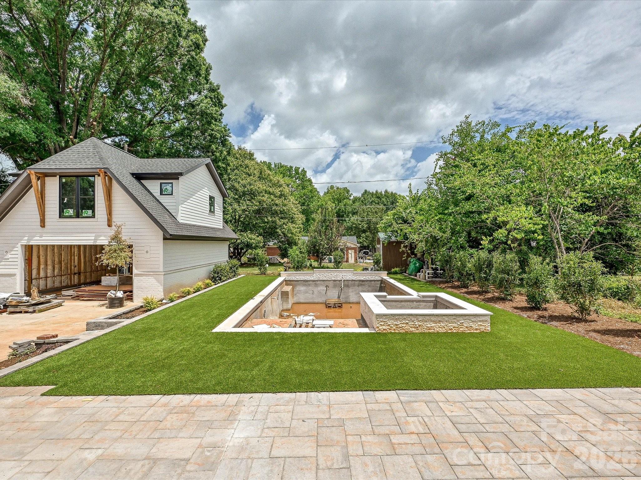 1329 Bevis Dr, Charlotte, NC 28209