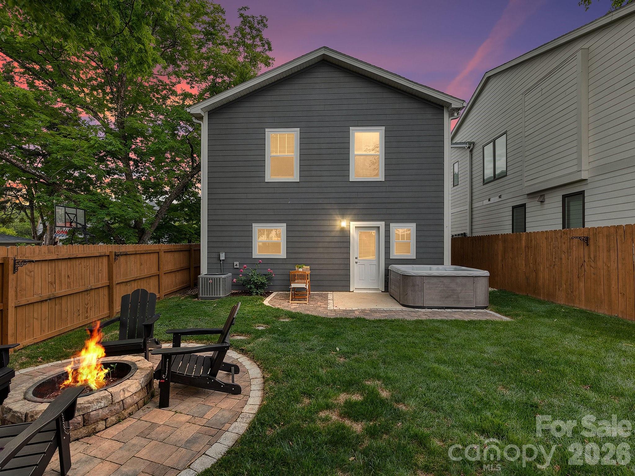 1216 Lomax Ave, Charlotte, NC 28211