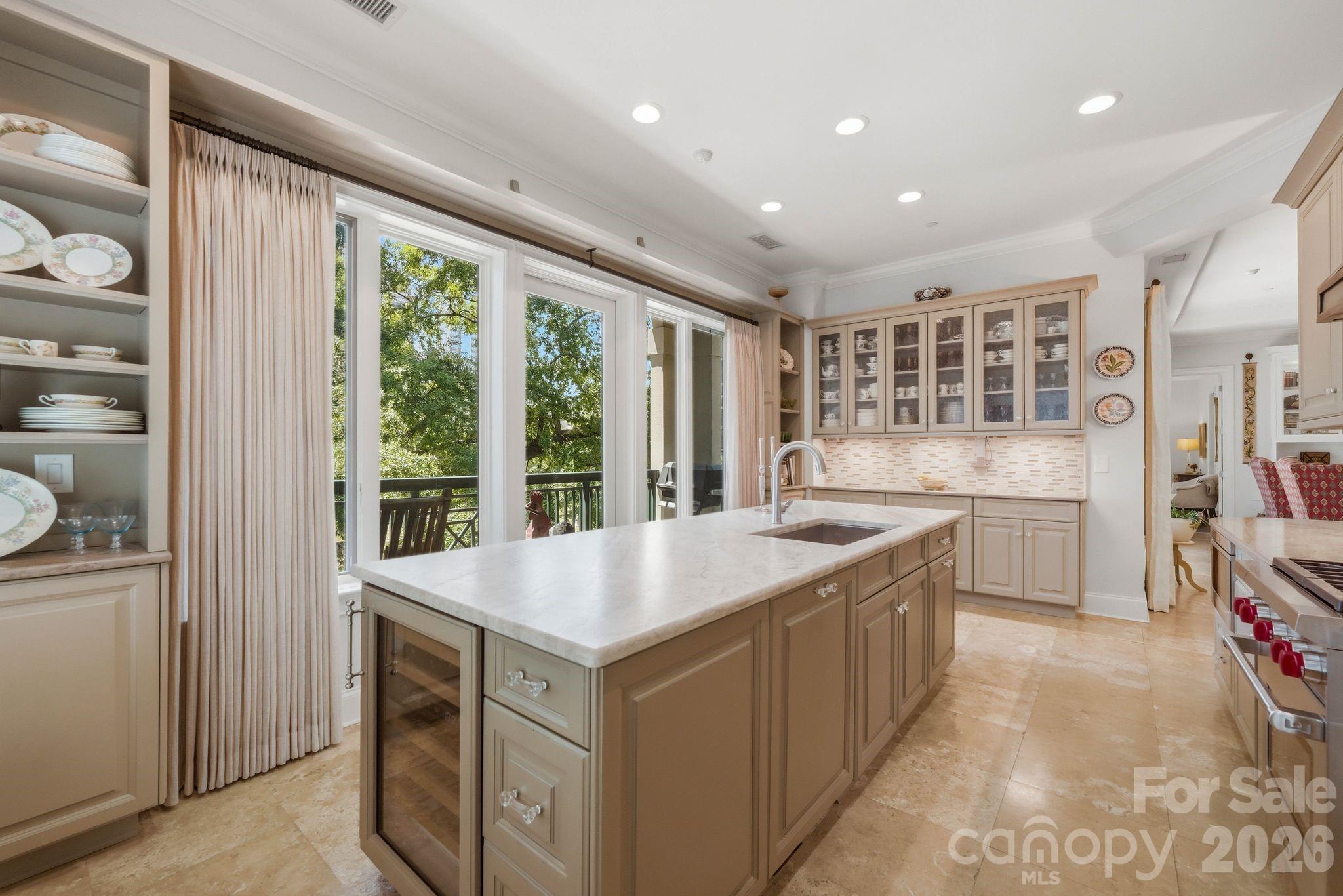229 N Church St #403, Charlotte, NC 28202