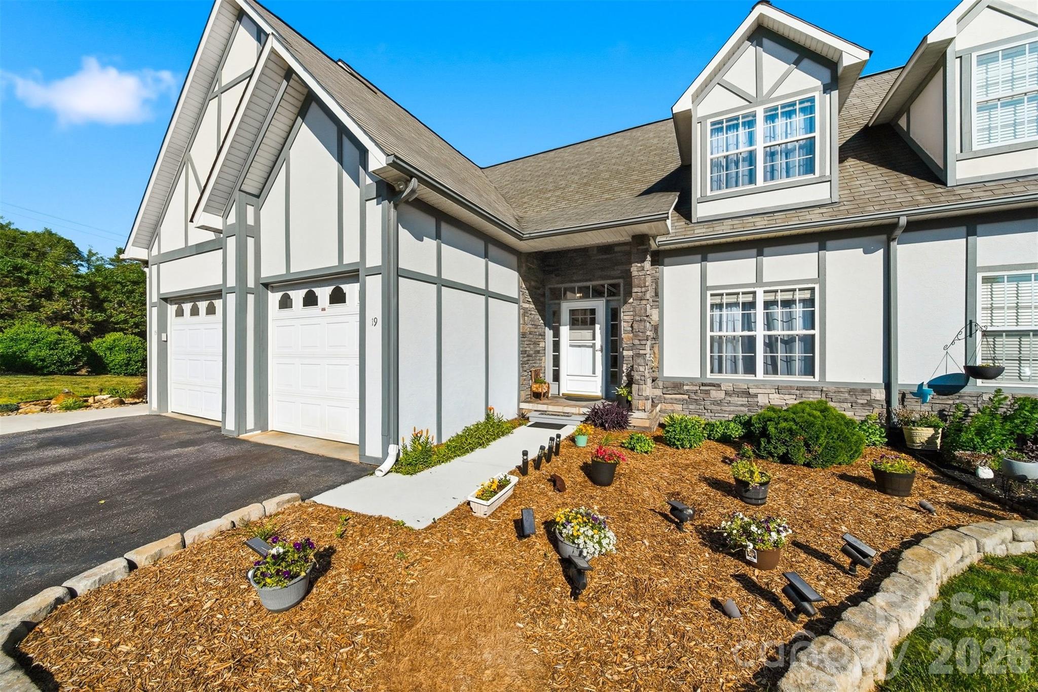 19 Heron Cove Loop #B, Hickory, NC 28601