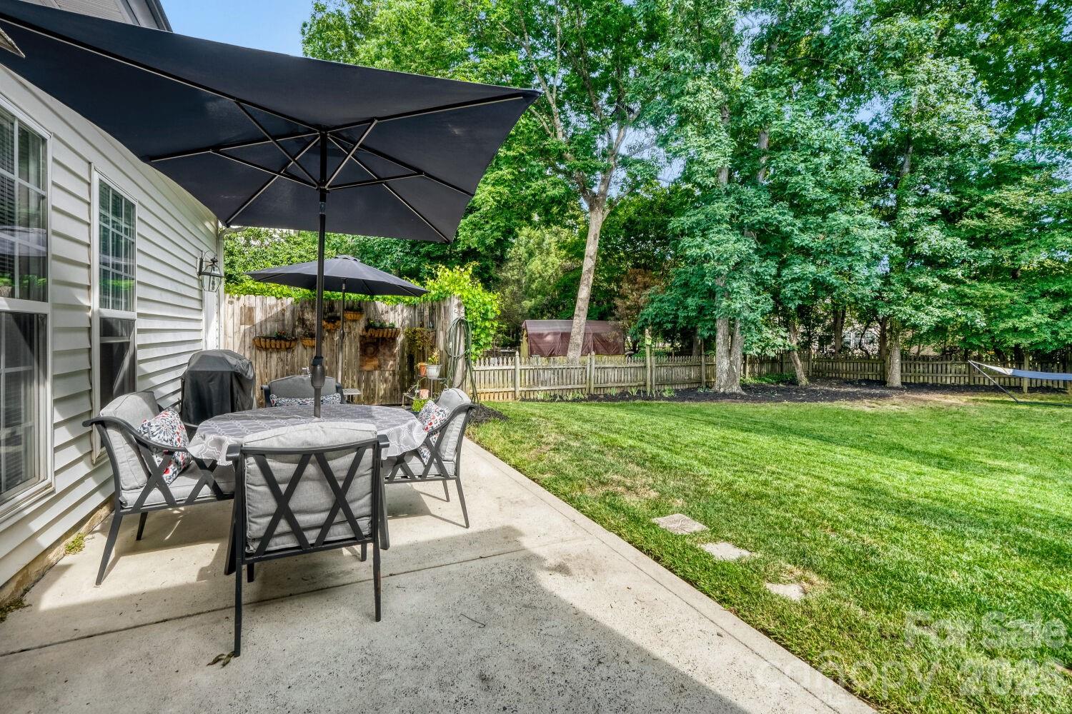 11718 Planters Estates Dr, Charlotte, NC 28278