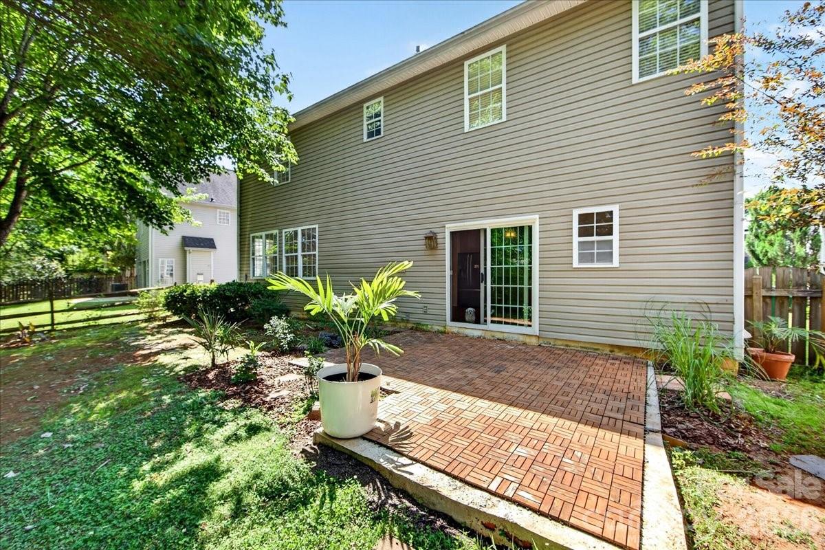 9200 Royal Highlands Ct, Charlotte, NC 28277