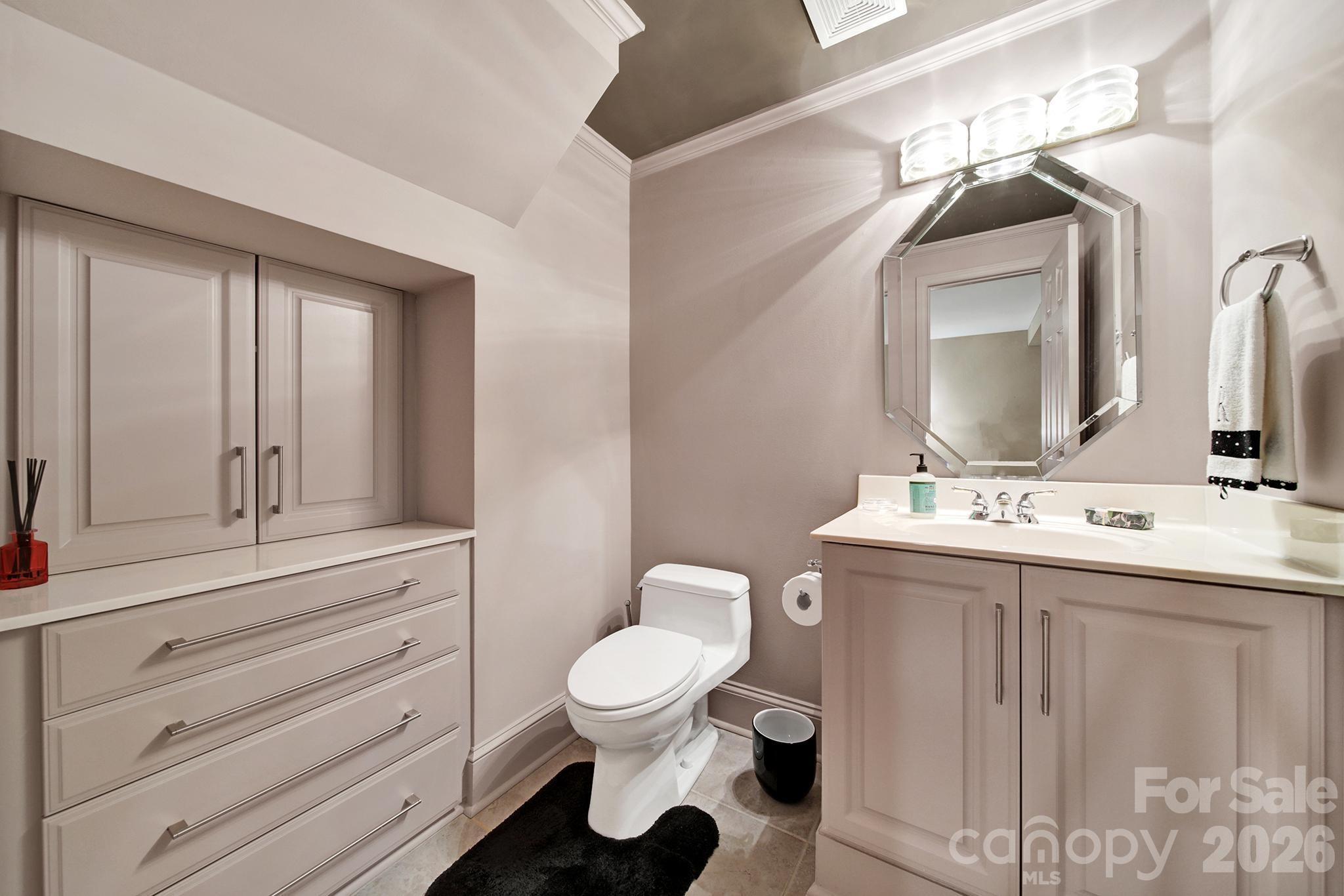 6512 Carmel Hills Dr, Charlotte, NC 28226