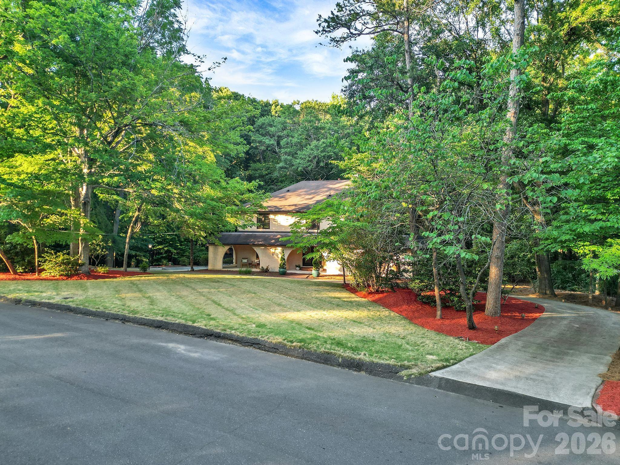 6512 Carmel Hills Dr, Charlotte, NC 28226