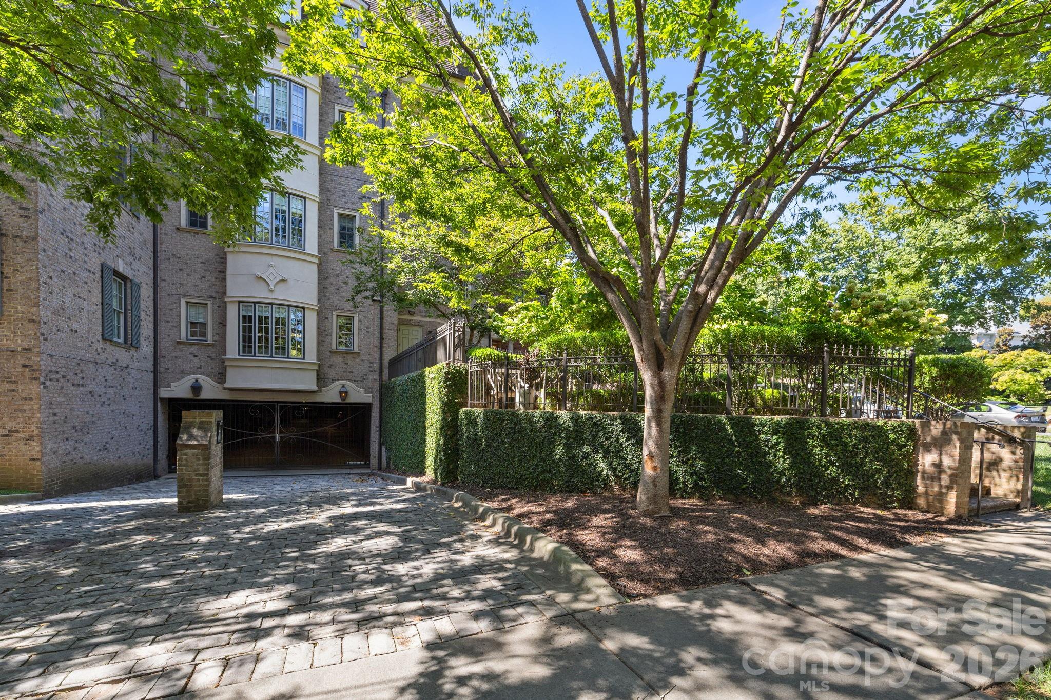 168 Cherokee Rd, Charlotte, NC 28207