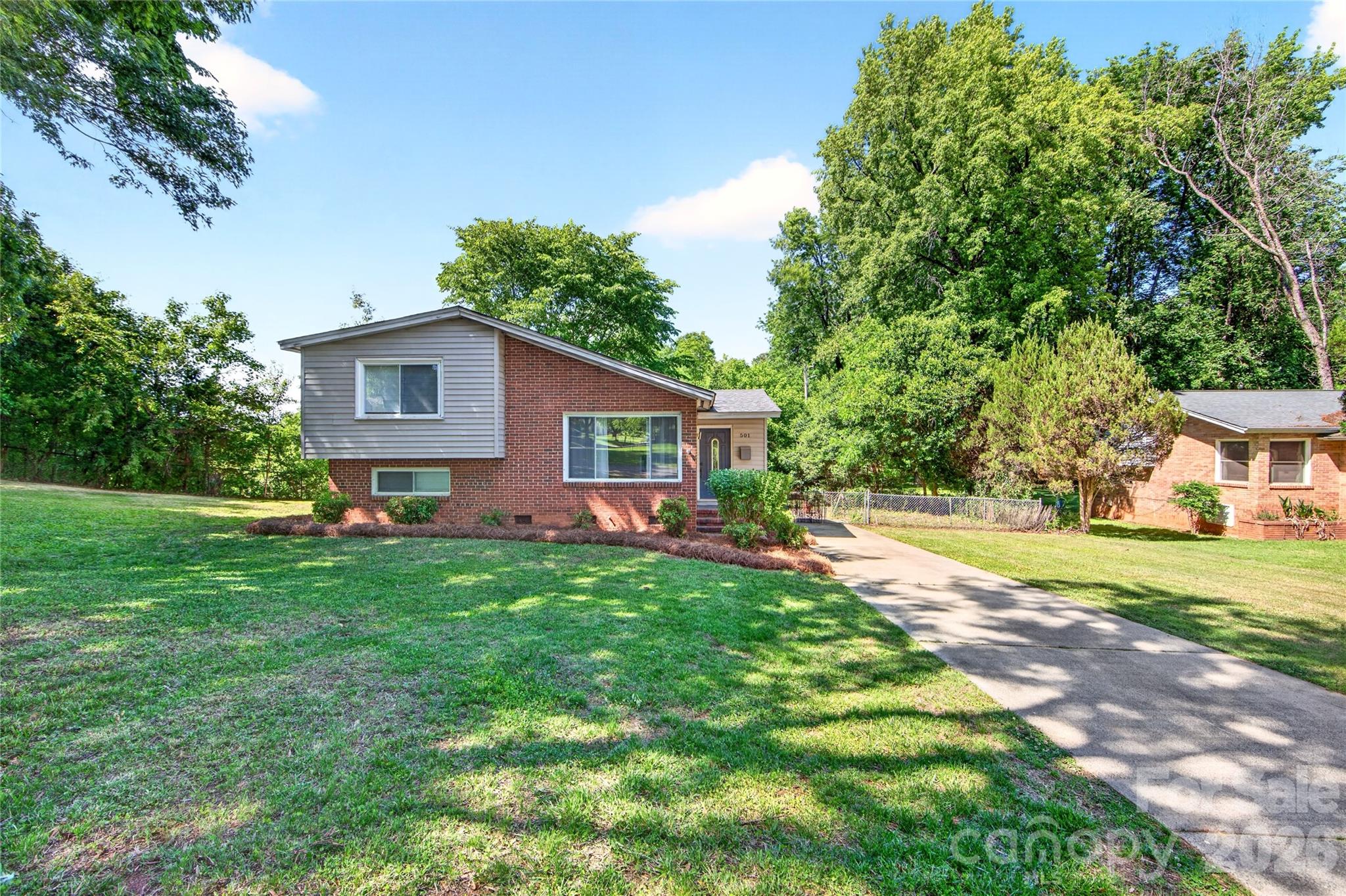 501 Kenlough Dr, Charlotte, NC 28209