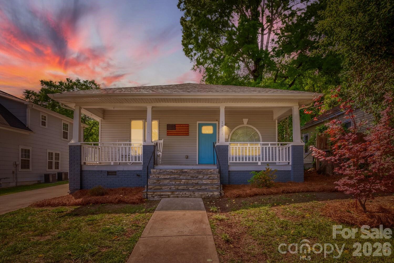 1521 Hawthorne Ln, Charlotte, NC 28205