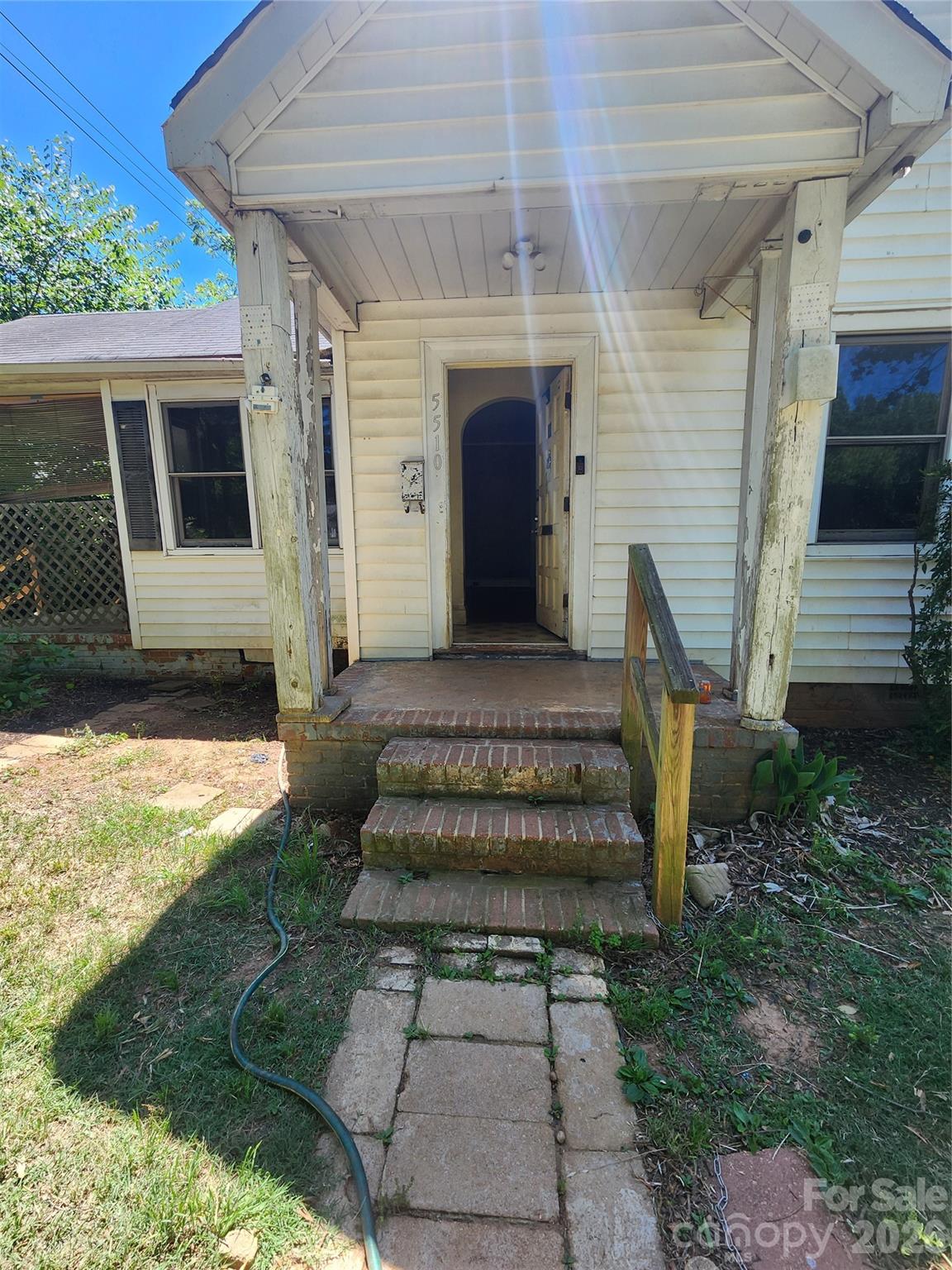 5510 Allen Rd E, Charlotte, NC 28269