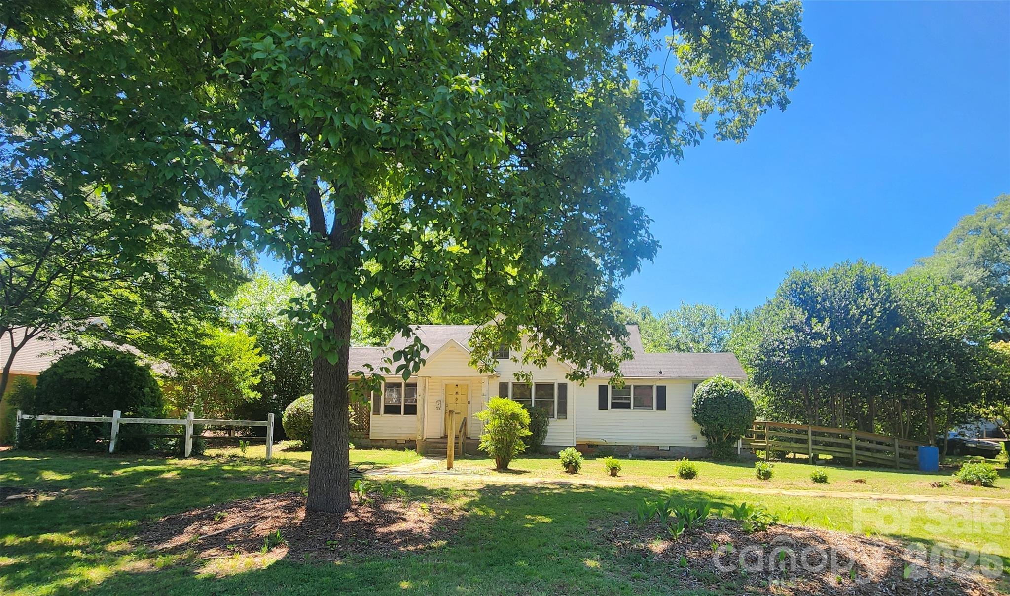 5510 Allen Rd E, Charlotte, NC 28269