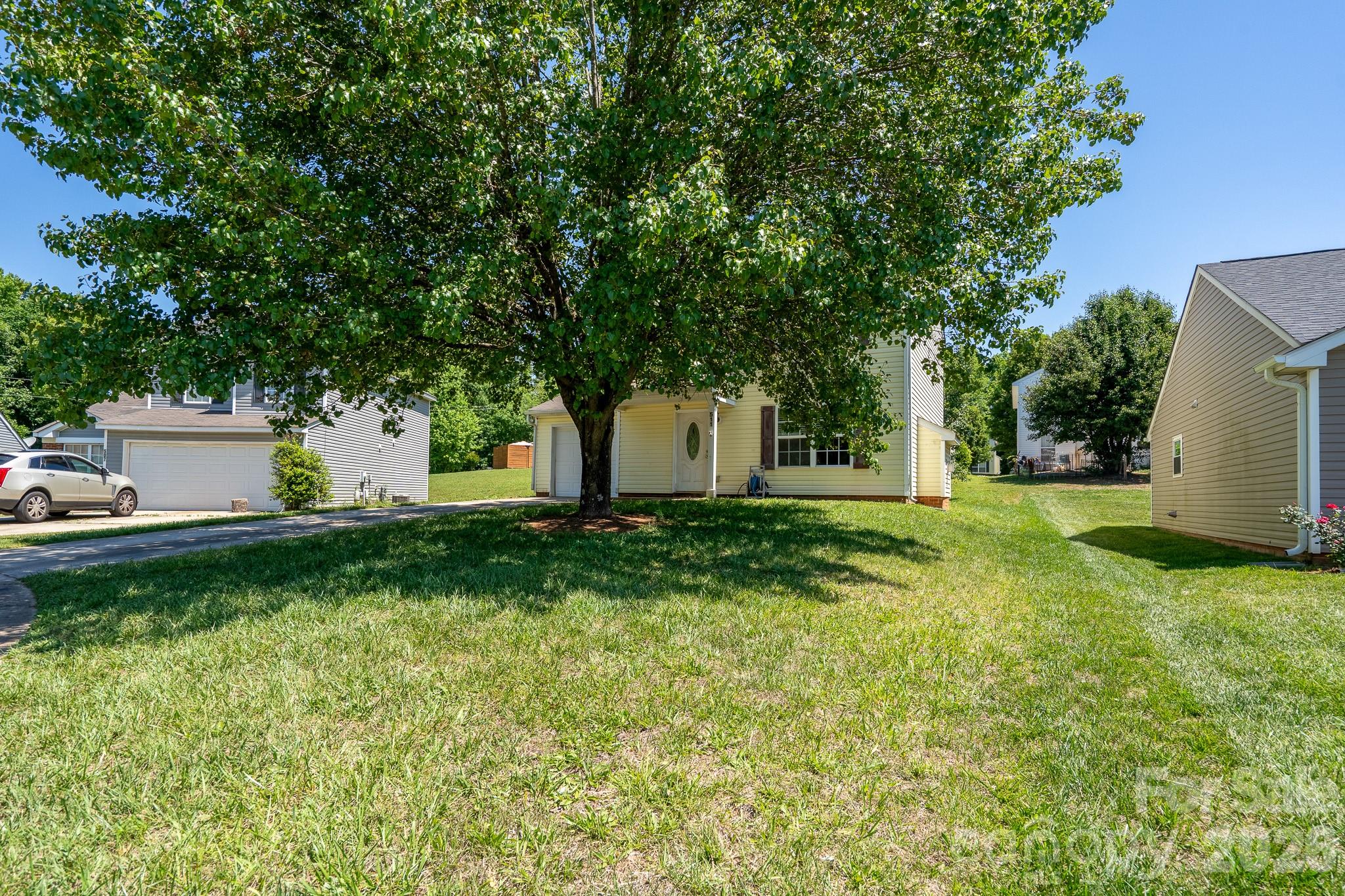 511 Lightspun Ln, Charlotte, NC 28216