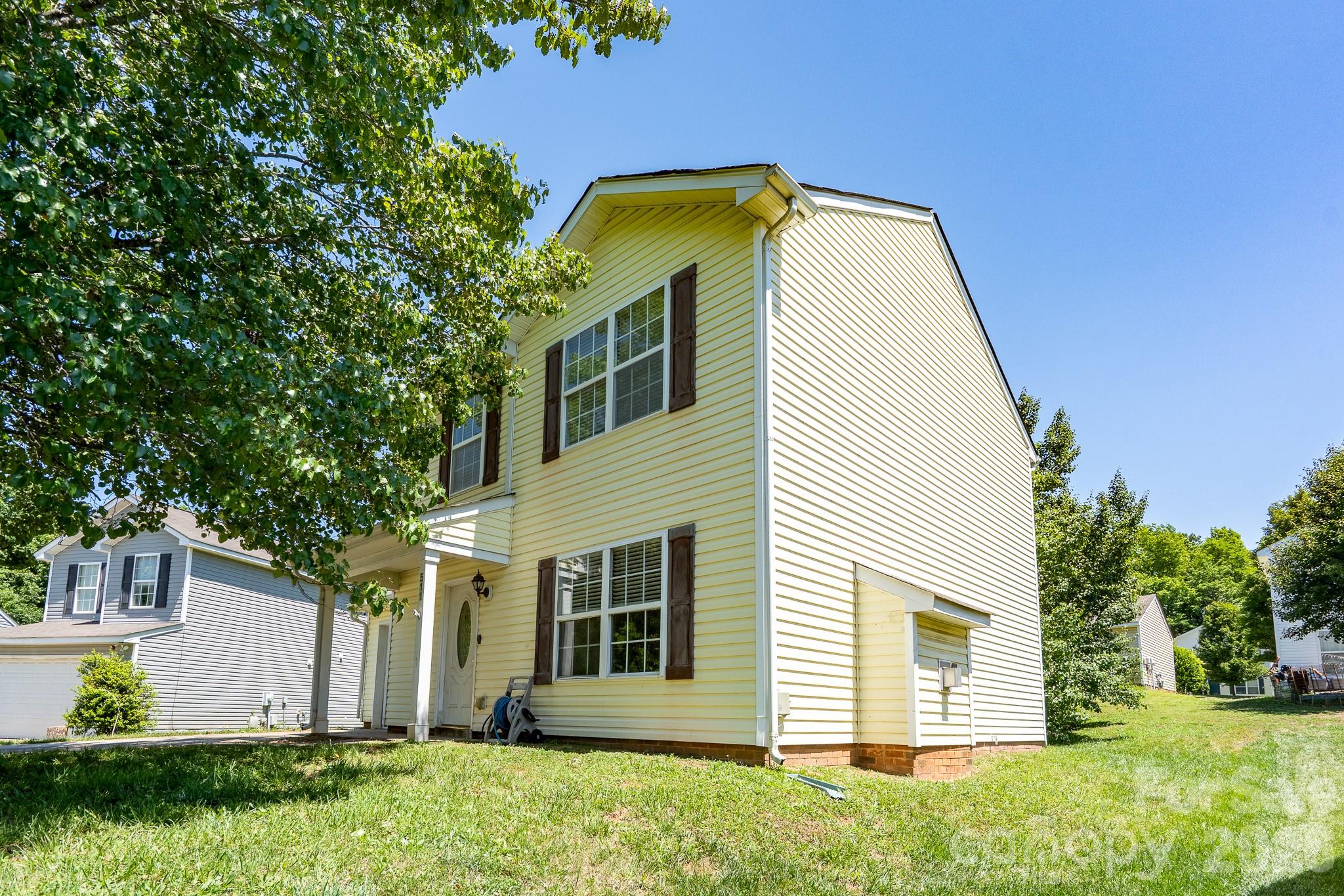 511 Lightspun Ln, Charlotte, NC 28216