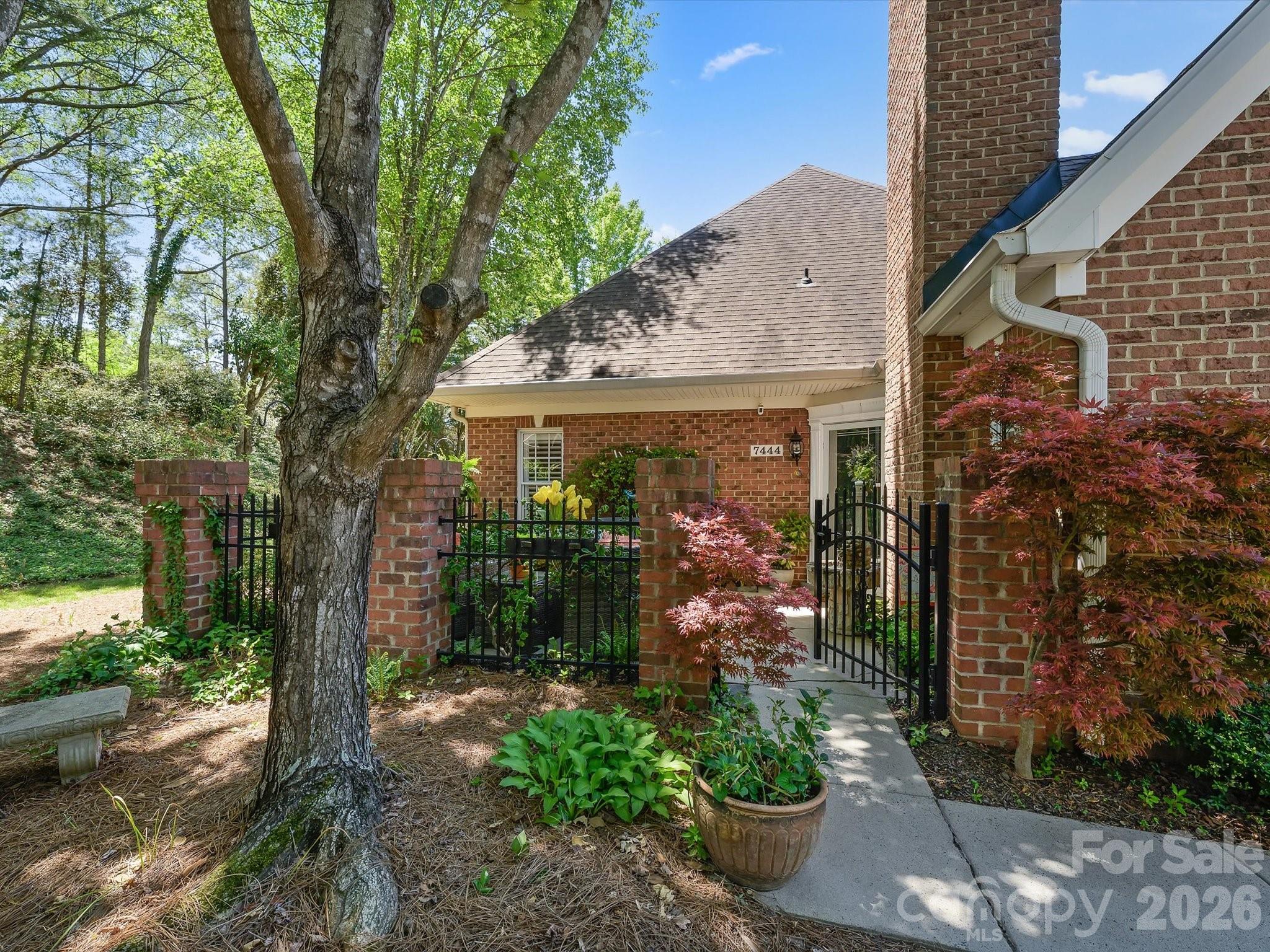 7444 Hurstbourne Green Dr, Charlotte, NC 28277