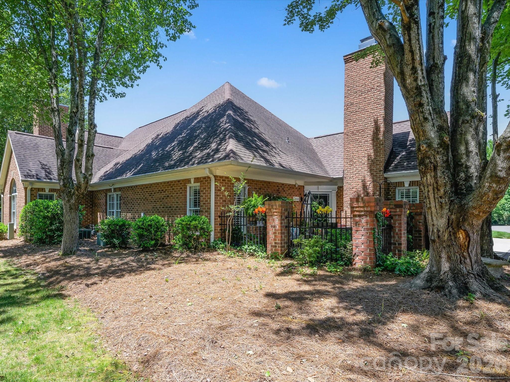 7444 Hurstbourne Green Dr, Charlotte, NC 28277