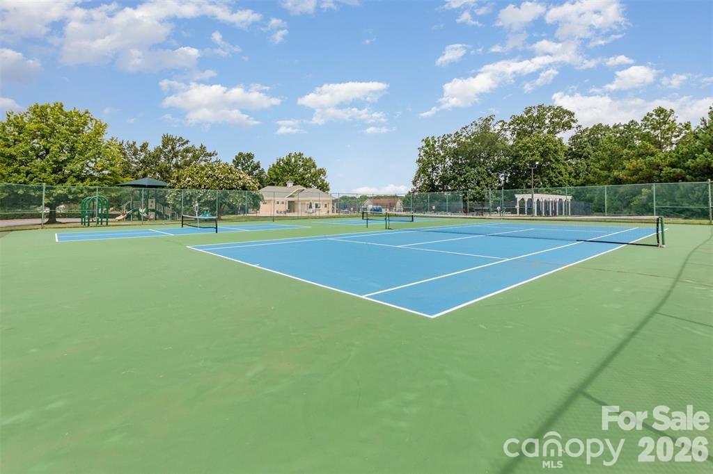 9806 Back Acre Dr, Charlotte, NC 28213
