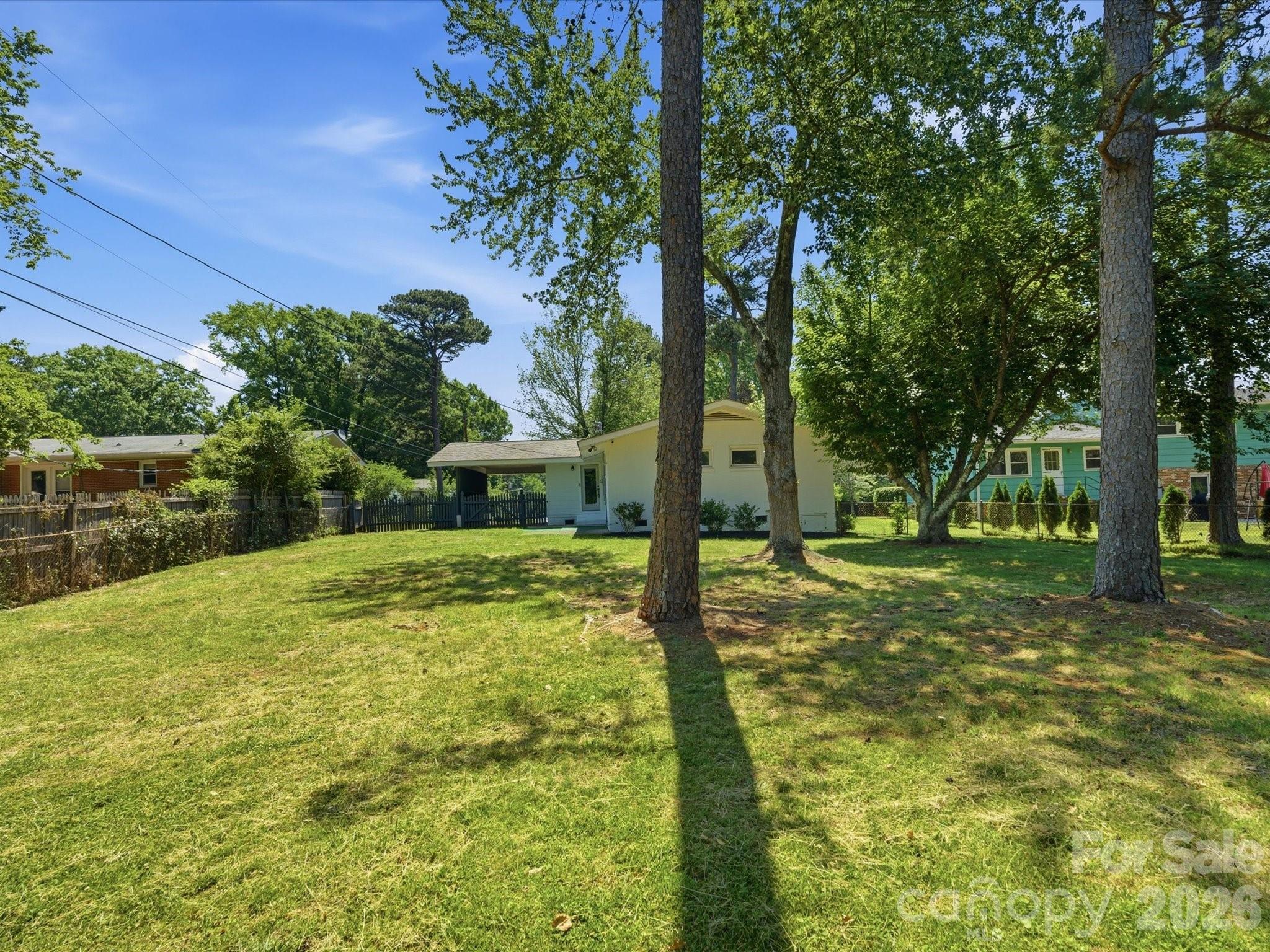 3633 Rosehaven Dr, Charlotte, NC 28205