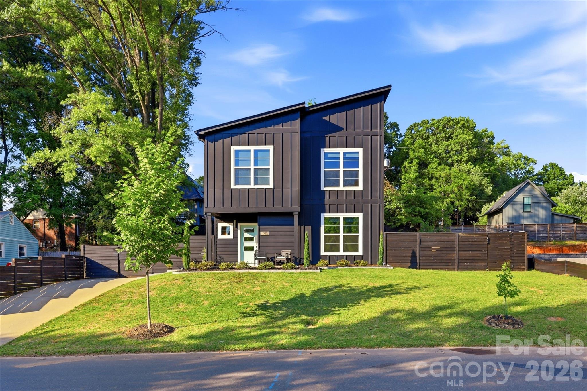 715 E 28th St, Charlotte, NC 28205