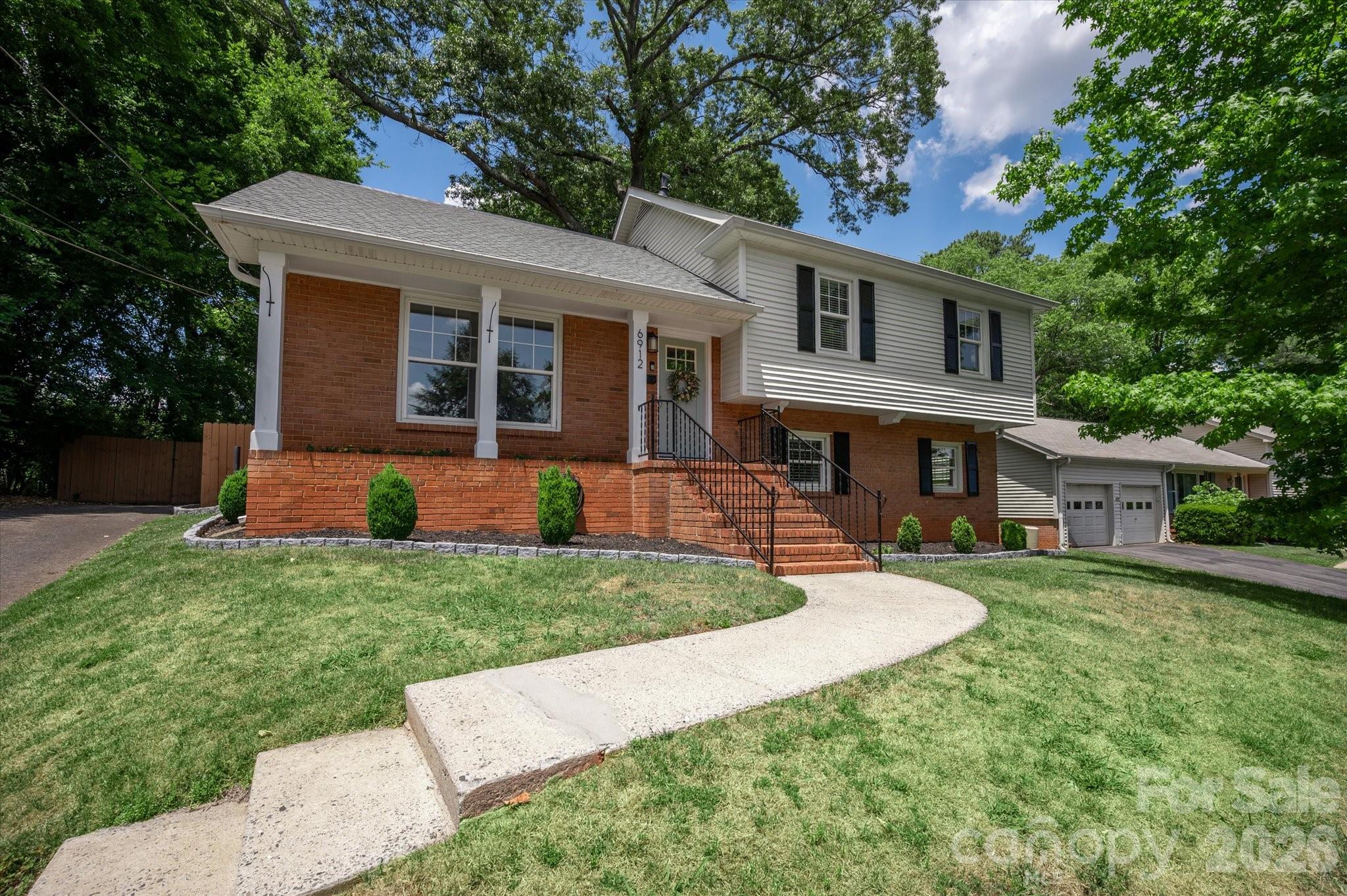 6912 Woodstock Dr, Charlotte, NC 28210