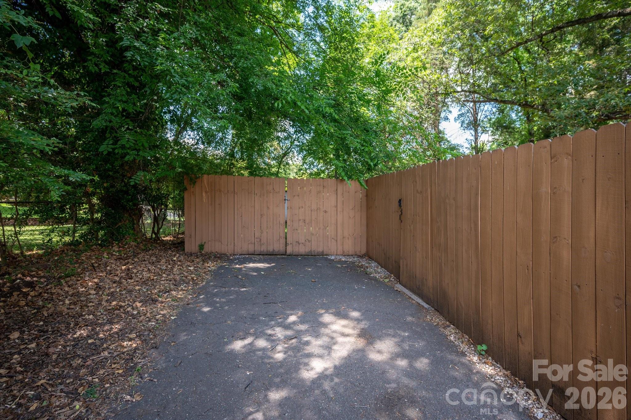 6912 Woodstock Dr, Charlotte, NC 28210