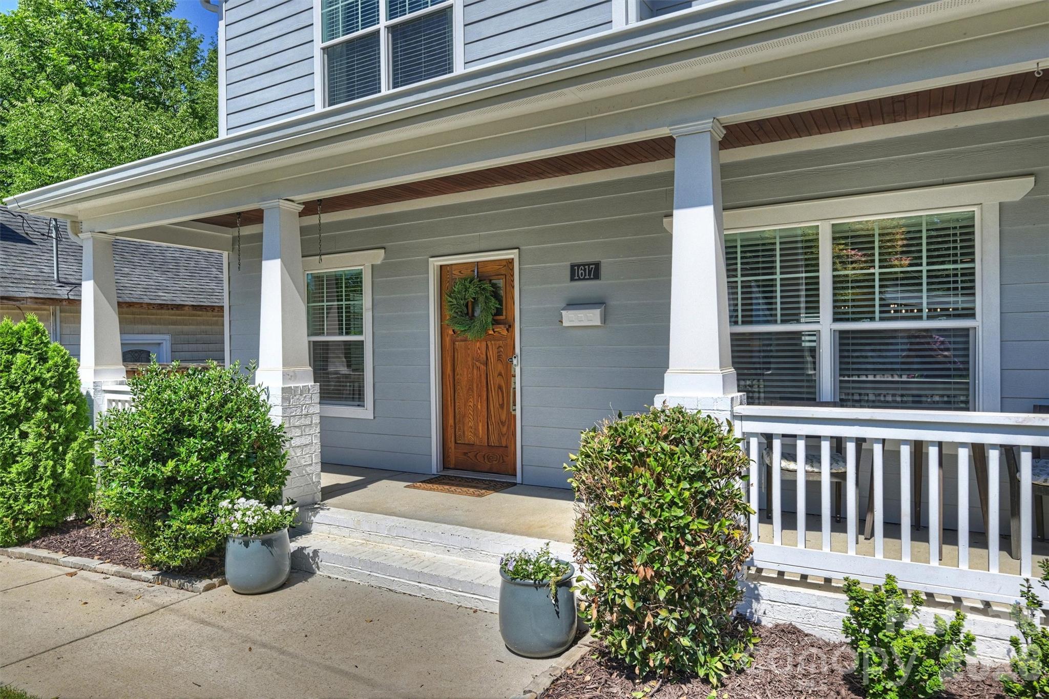 1617 Hawthorne Ln, Charlotte, NC 28205