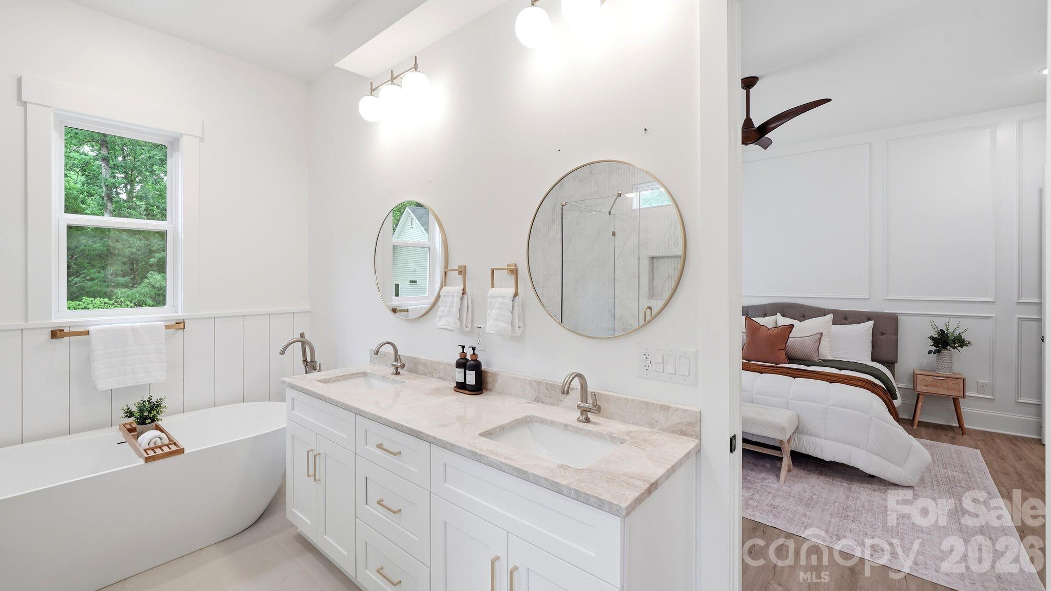 825 Breezewood Dr, Charlotte, NC 28262