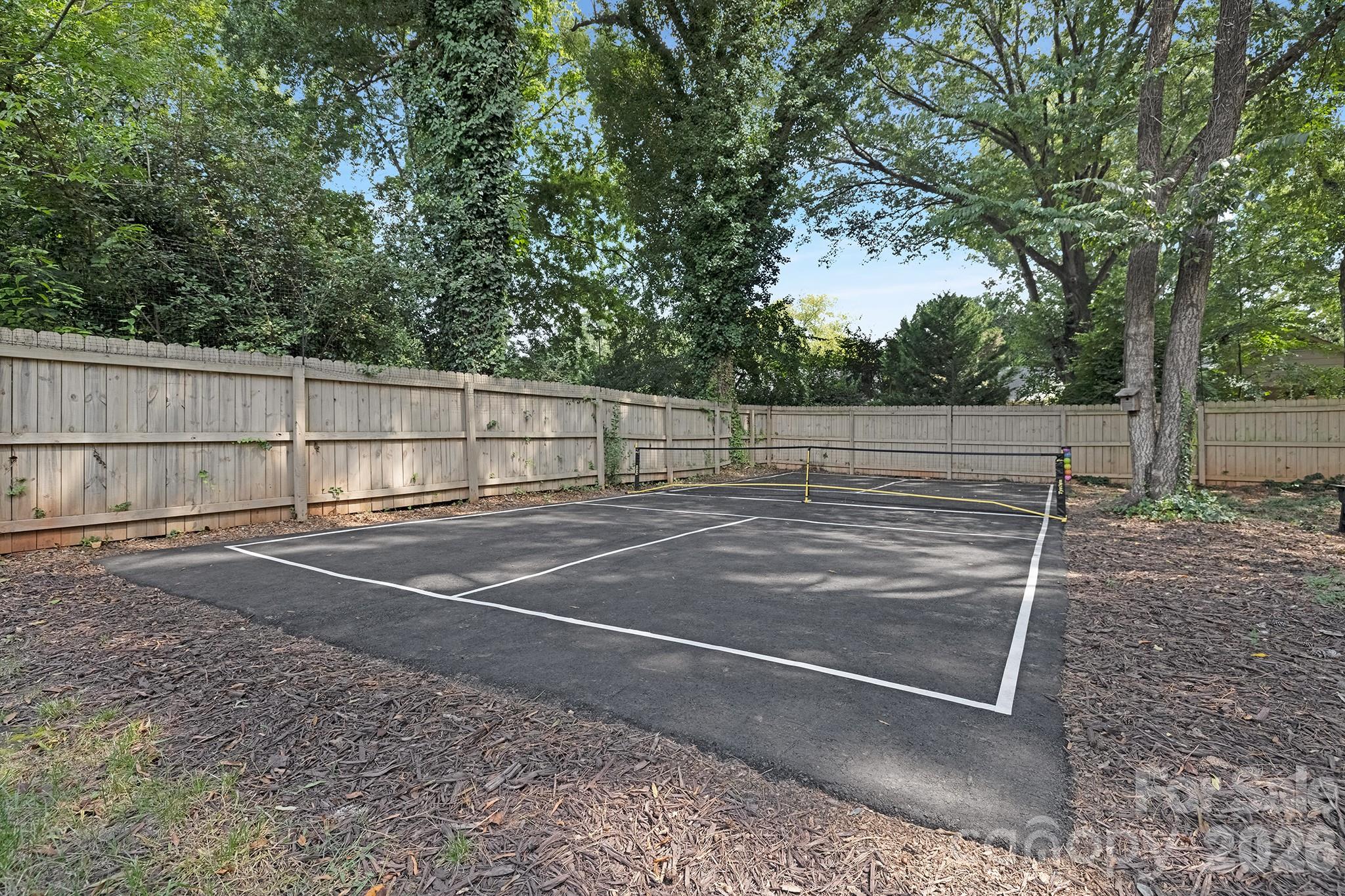 6213 Sharon Rd, Charlotte, NC 28210