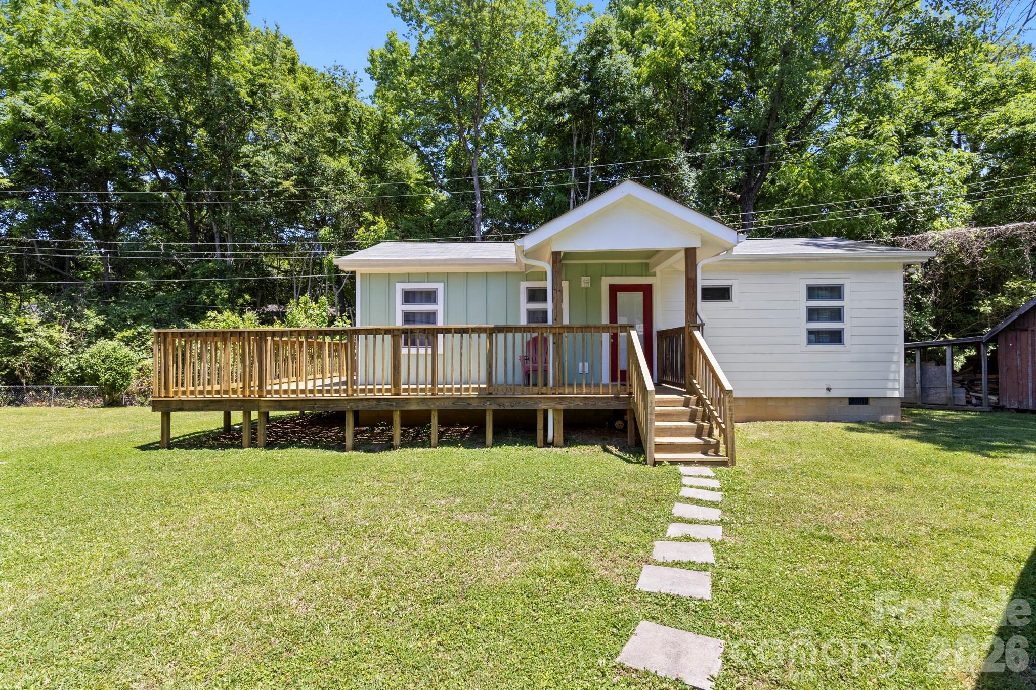 3326 Dunaire Dr, Charlotte, NC 28205