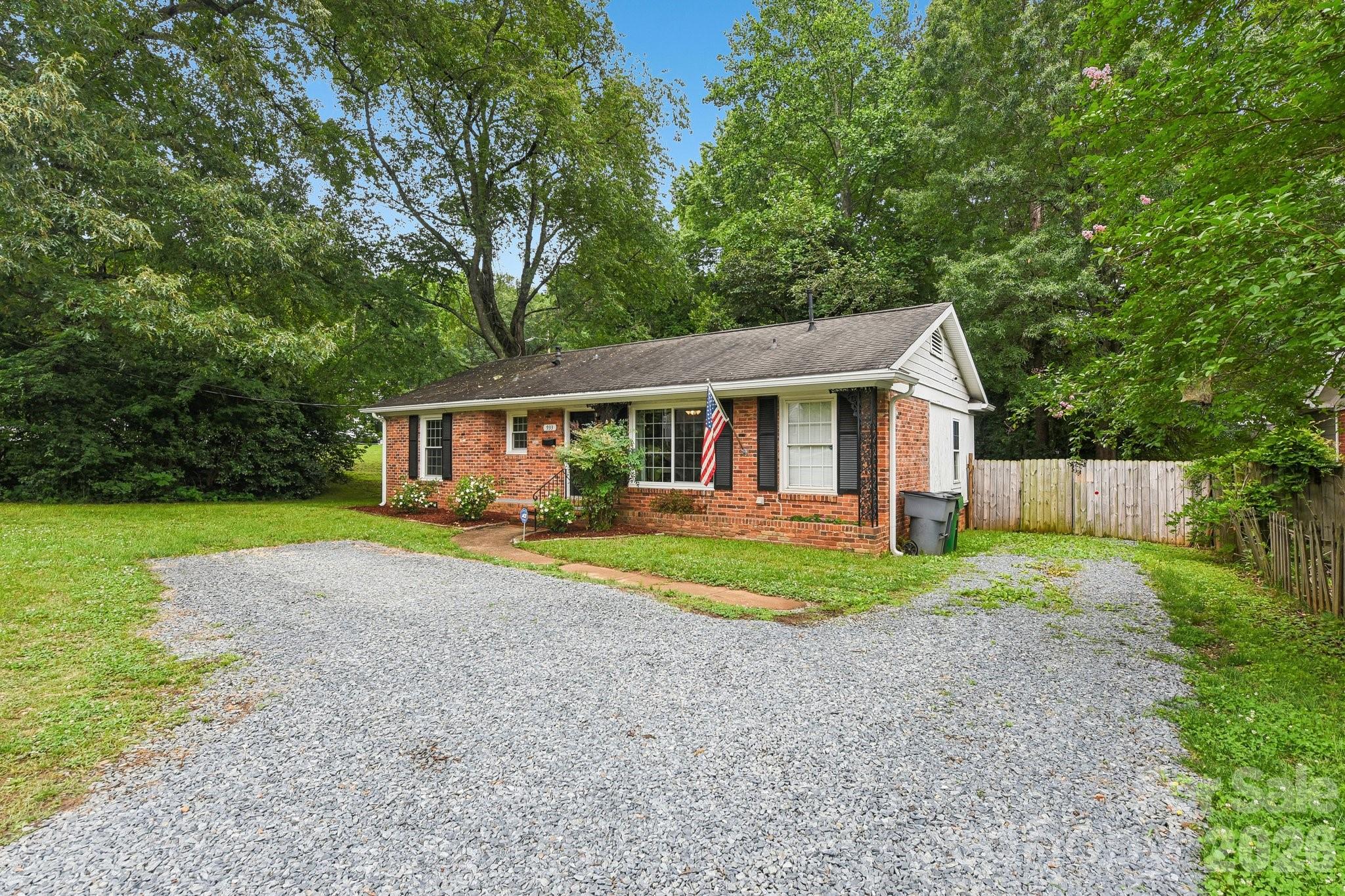 933 Clanton Rd, Charlotte, NC 28217