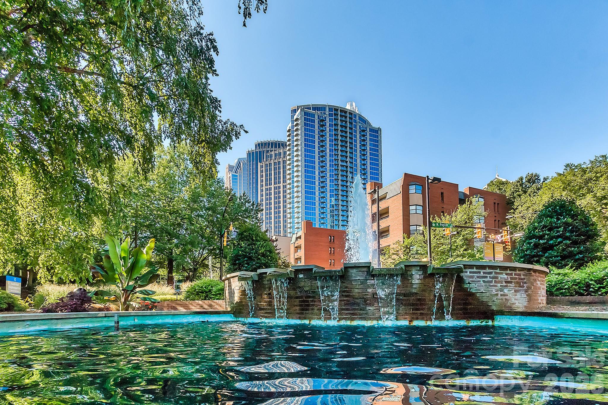 405 W 7th St #303, Charlotte, NC 28202