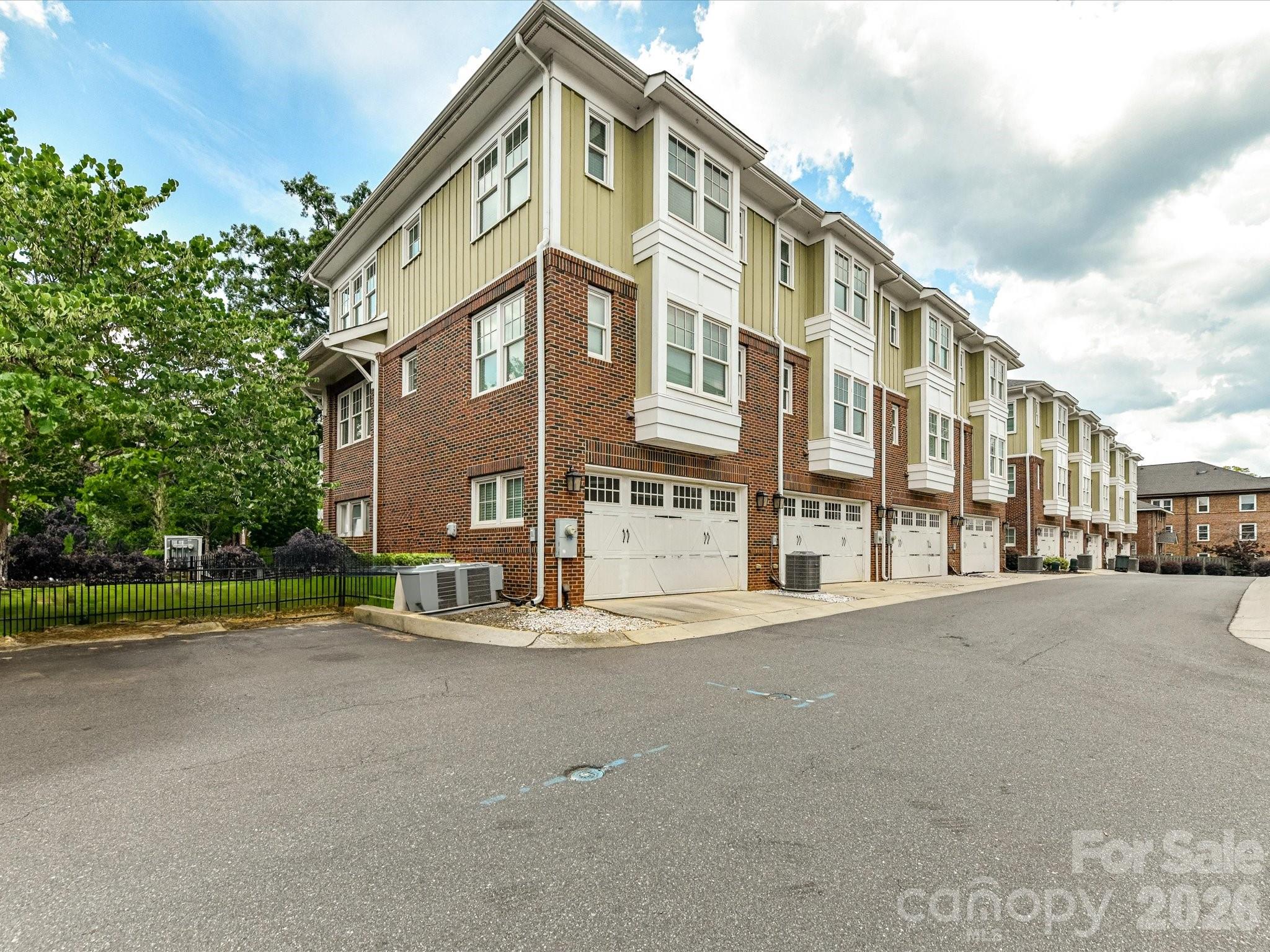 131 Grandin Rd, Charlotte, NC 28208