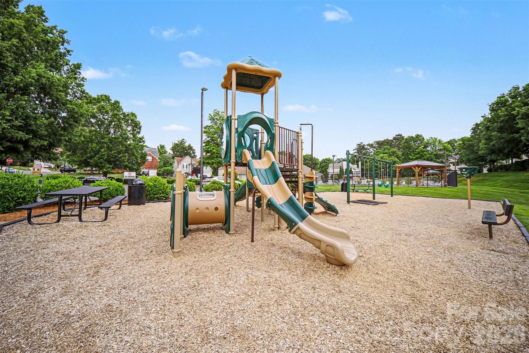 10026 Dauphine Dr, Charlotte, NC 28216