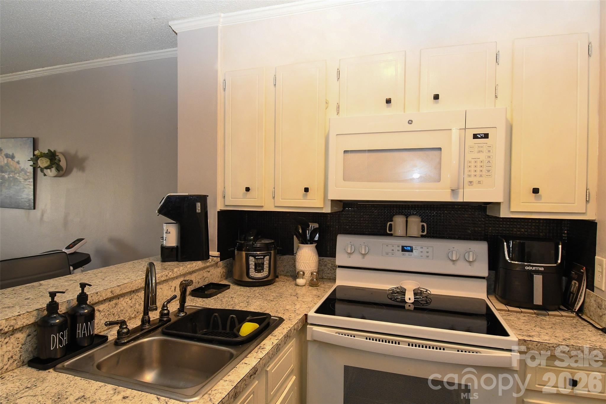 1046 Surry Ln, Gastonia, NC 28054