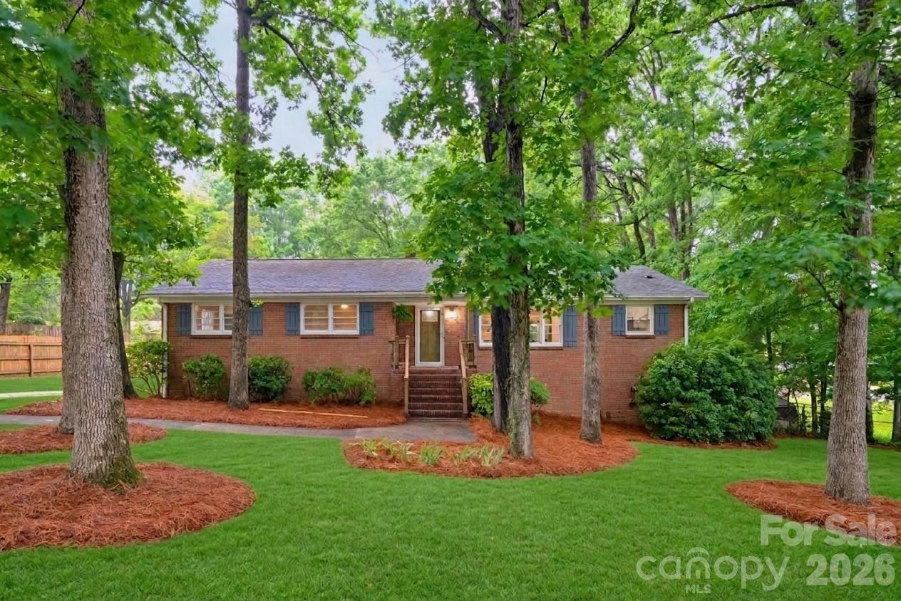 1623 Lumarka Dr, Charlotte, NC 28212