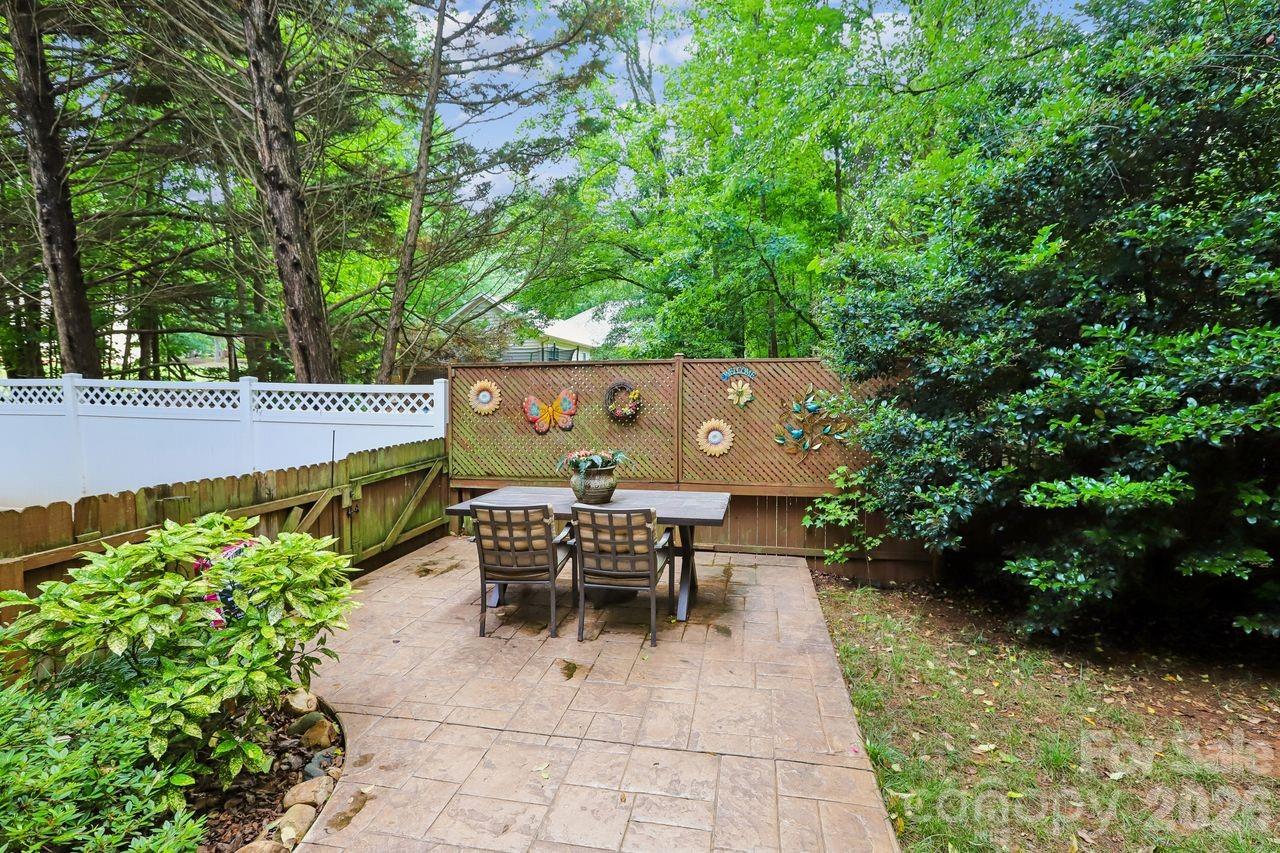 3009 Oakcroft Dr, Matthews, NC 28105