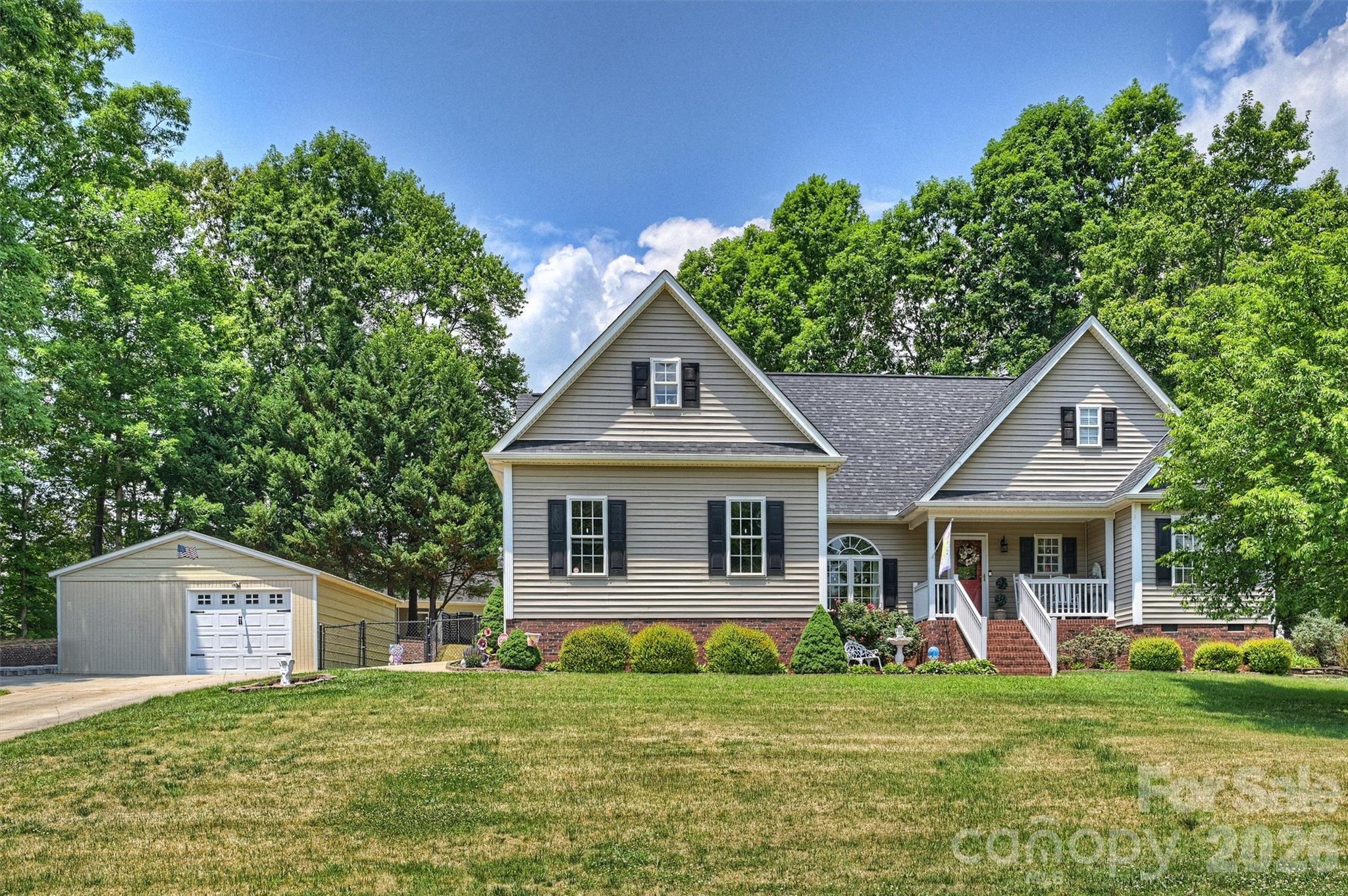 1302 Laurel Woods Dr, Gastonia, NC 28052