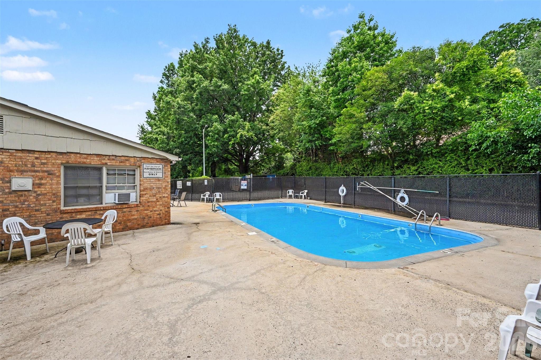 3720 Park Rd #L, Charlotte, NC 28209