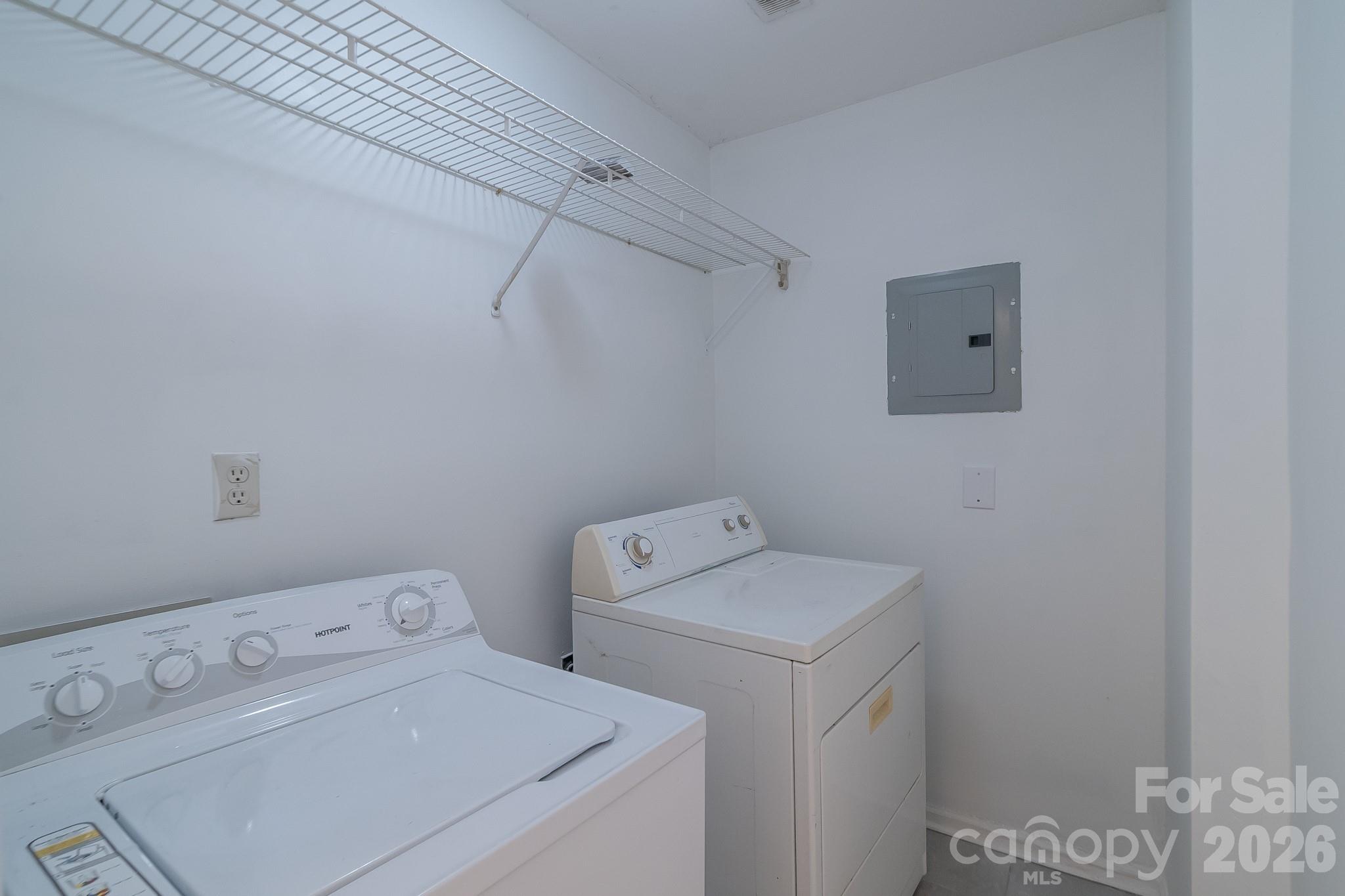 8216 Cedar Glen Dr, Charlotte, NC 28212
