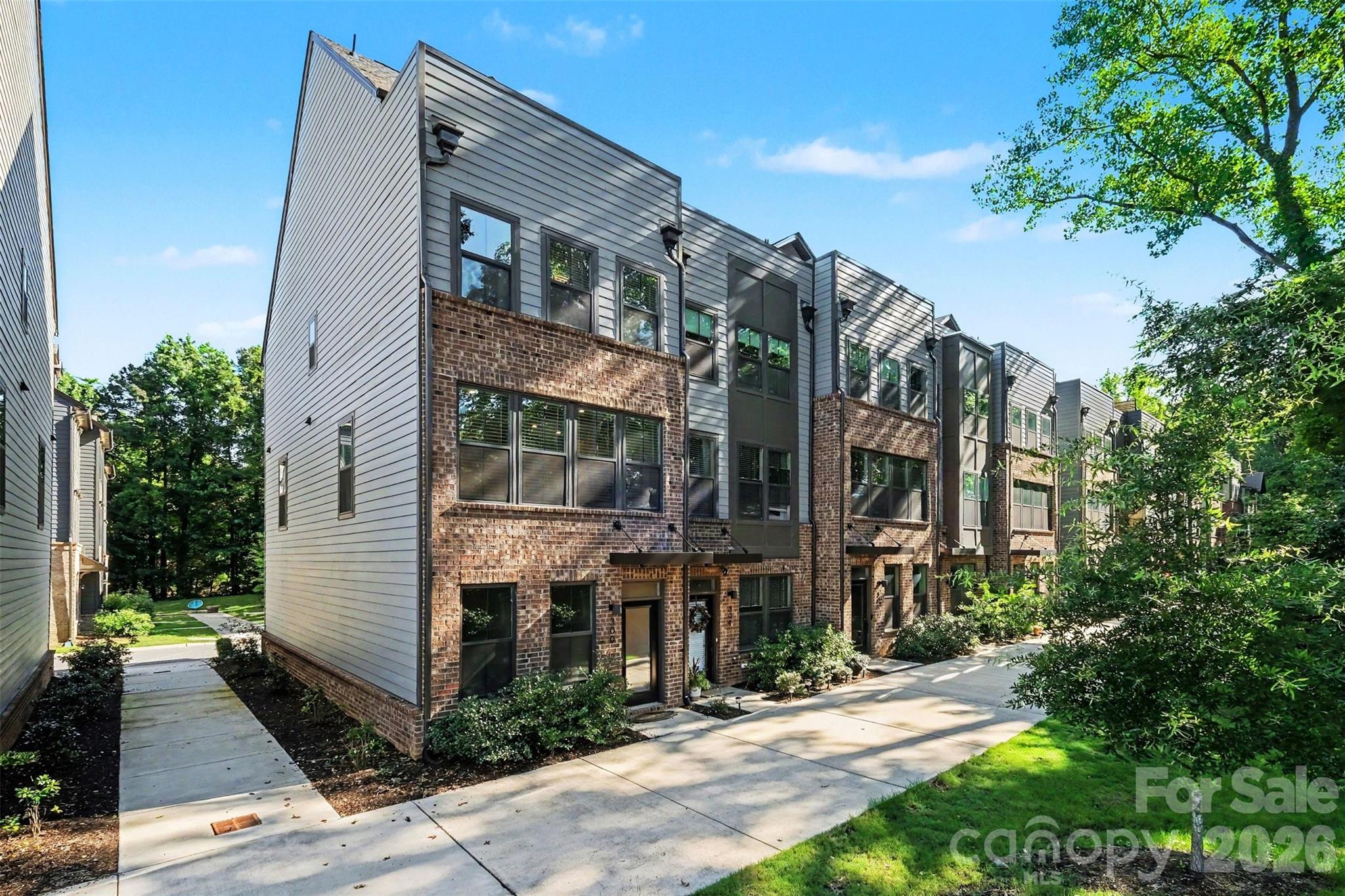 300 Twinflower Ln, Charlotte, NC 28205