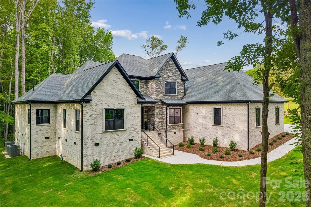 641 Cottonfield Cir, Waxhaw, NC 28173